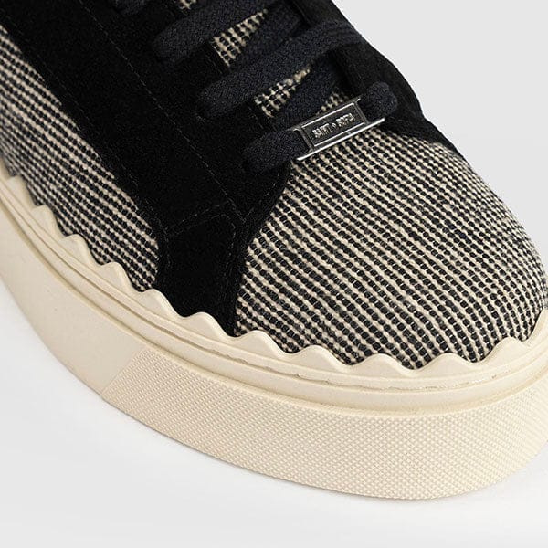 Scalloped Detail