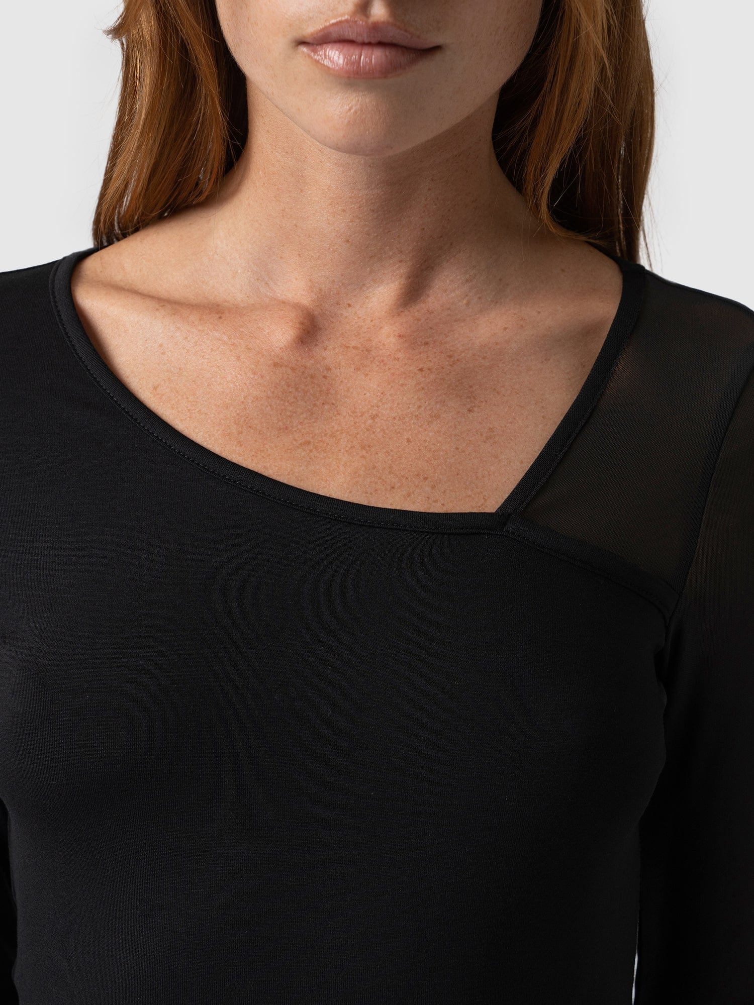Aimee Cut Out Long Sleeve Tee Black - Women's T-Shirts | Saint + Sofia® EU