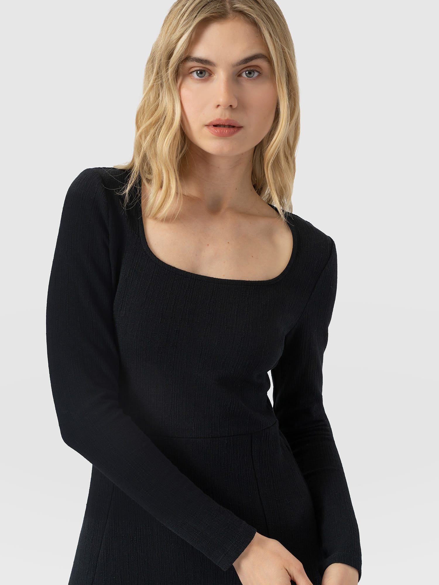 Akia Long Sleeve Dress - Black - Women's Dresses | Saint and Sofia® EU