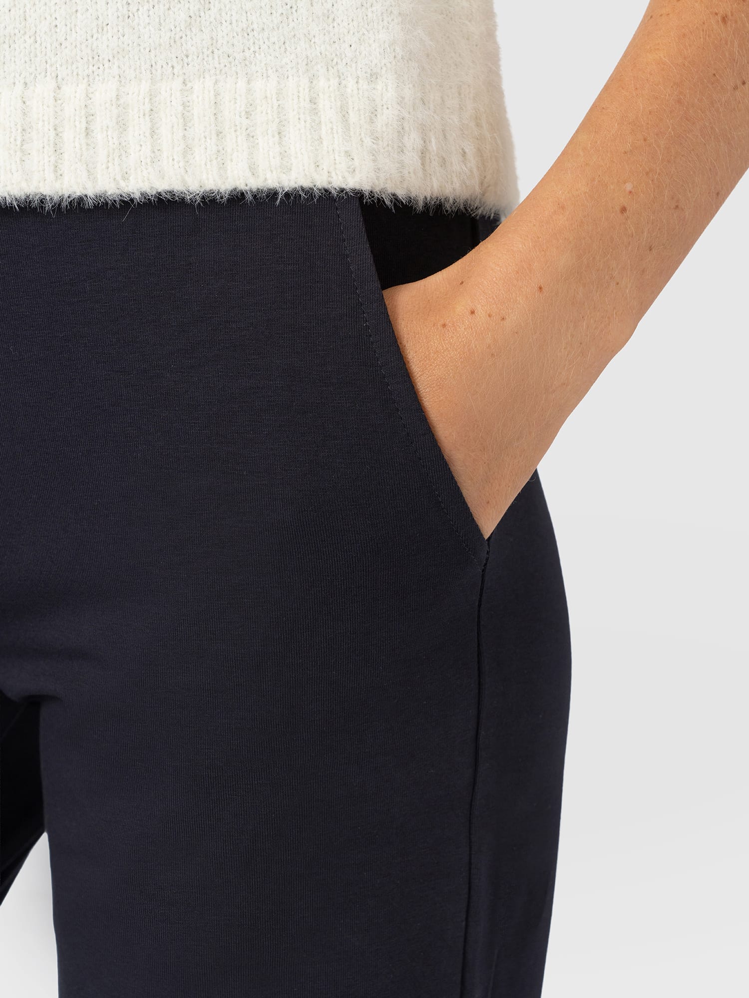Apartment Pant Navy - Women's Trousers | Saint and Sofia® EU