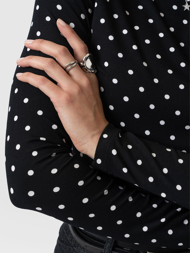 Austen Boat Neck Long Sleeve Tee - Black Polka Dot - Women's T-shirts | Saint + Sofia® EU