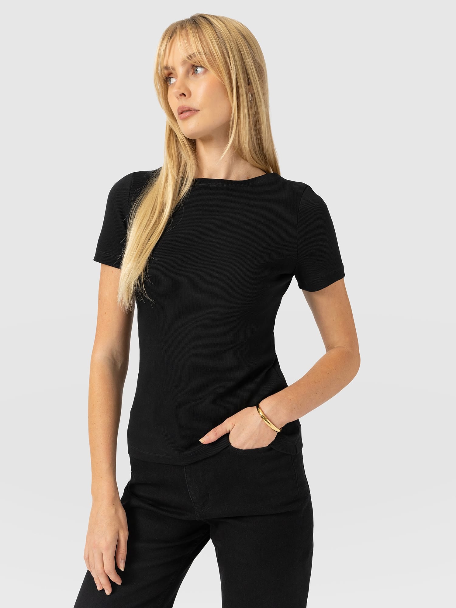 Austen Boat Neck Short Sleeve Tee - Black - Women's T-shirts | Saint and Sofia® EU