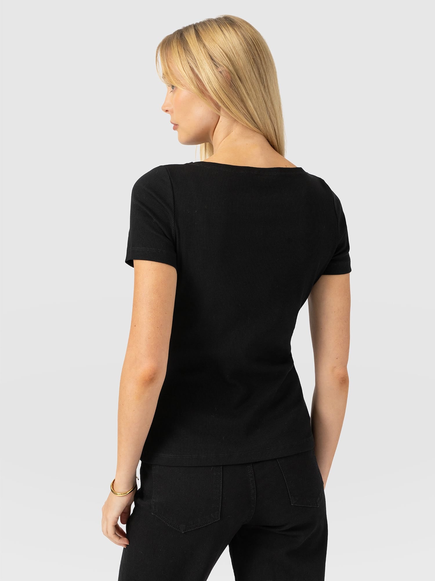 Austen Boat Neck Short Sleeve Tee - Black - Women's T-shirts | Saint and Sofia® EU