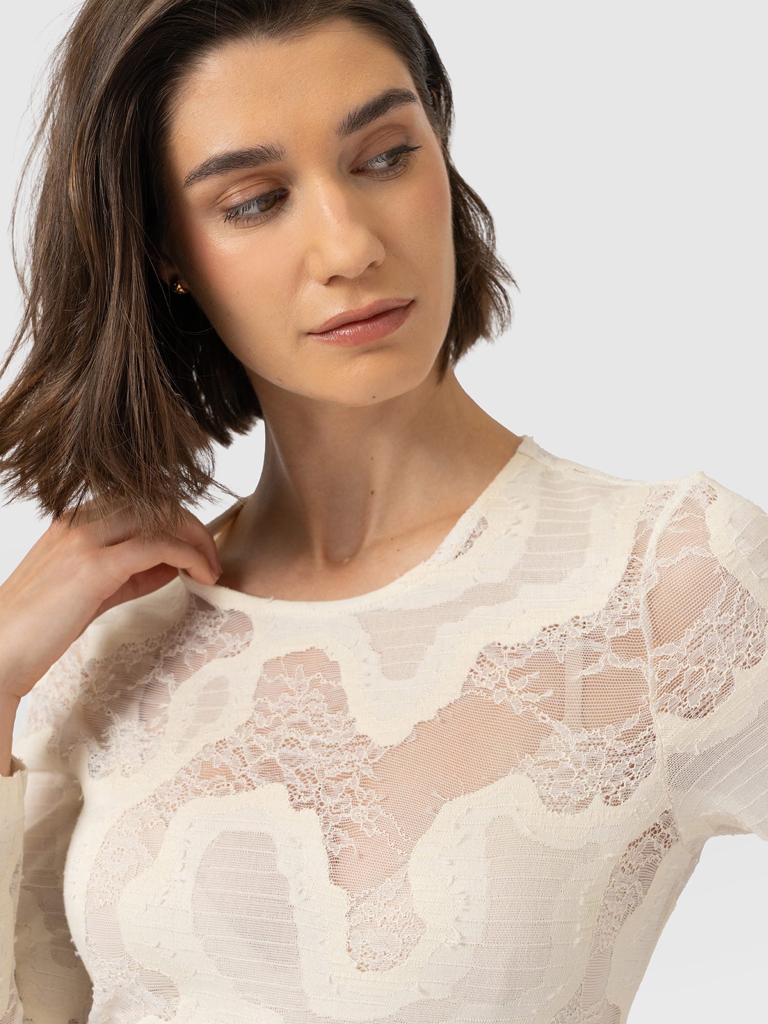 Austen Crew Neck Long Sleeve Tee - Cream Lace - Women's T-shirts | Saint and Sofia® EU