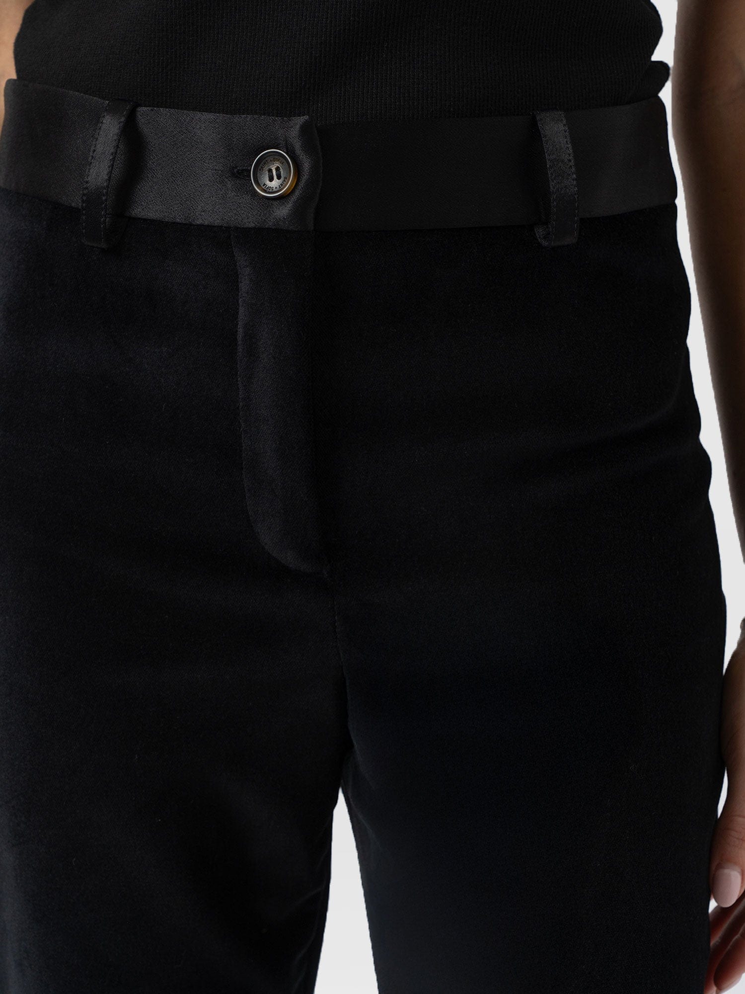 Axel Flared Pant - Black Velvet - Women's Trousers | Saint + Sofia® EU
