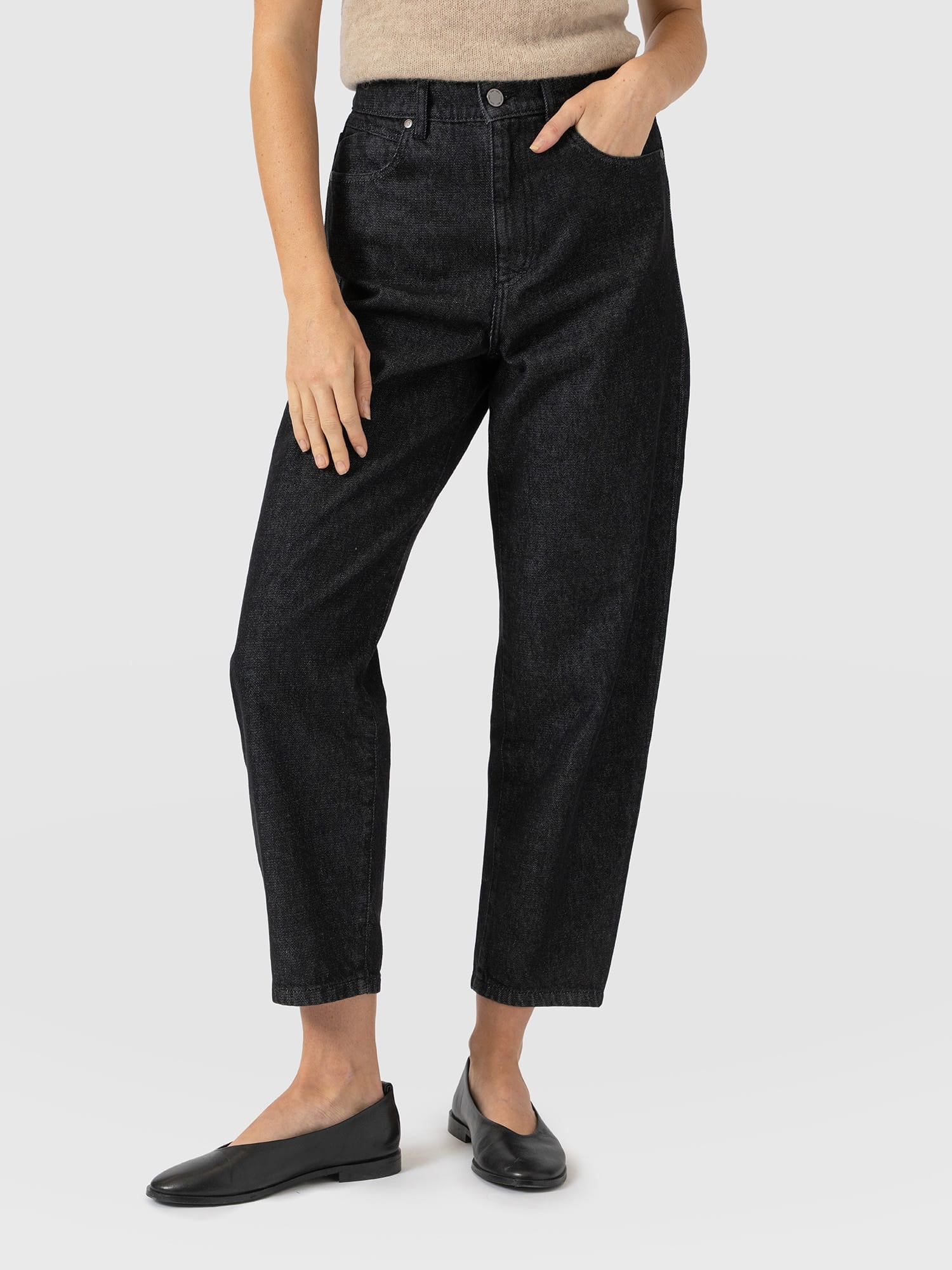 Barrel Leg Jean - Black - Women's Jeans | Saint and Sofia® EU