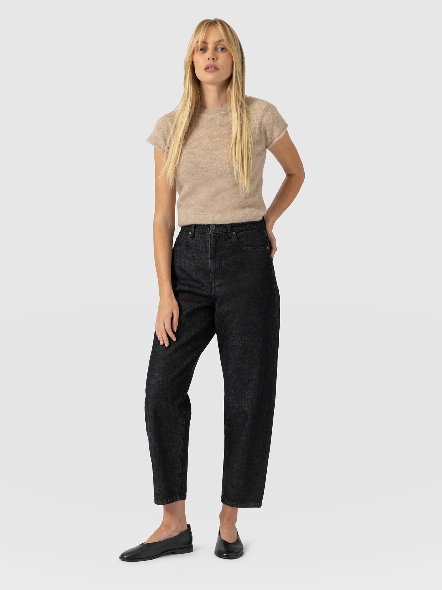 Barrel Leg Jean - Black - Women's Jeans | Saint and Sofia® EU