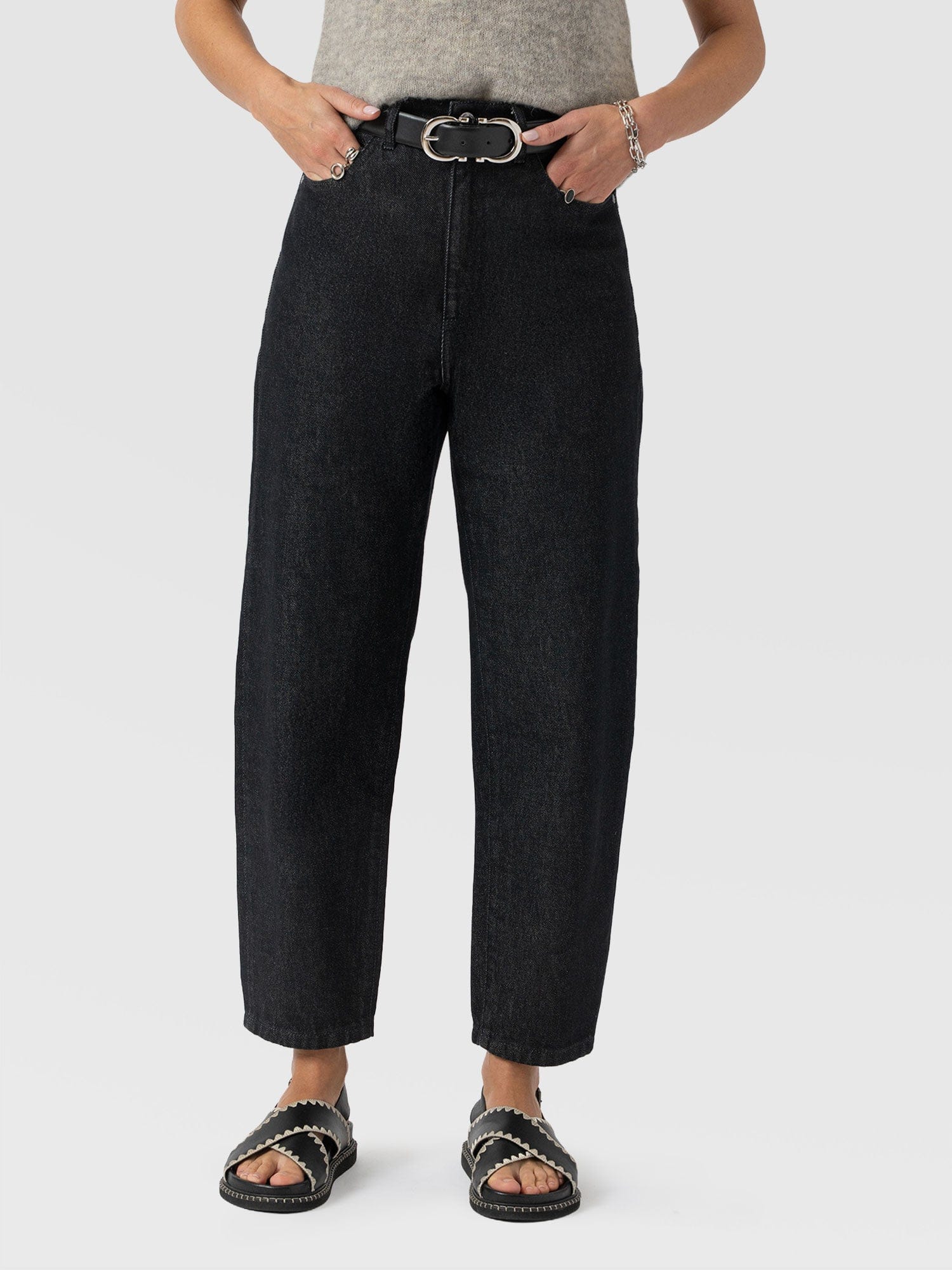Barrel Leg Jean - Black - Women's Jeans | Saint + Sofia® EU
