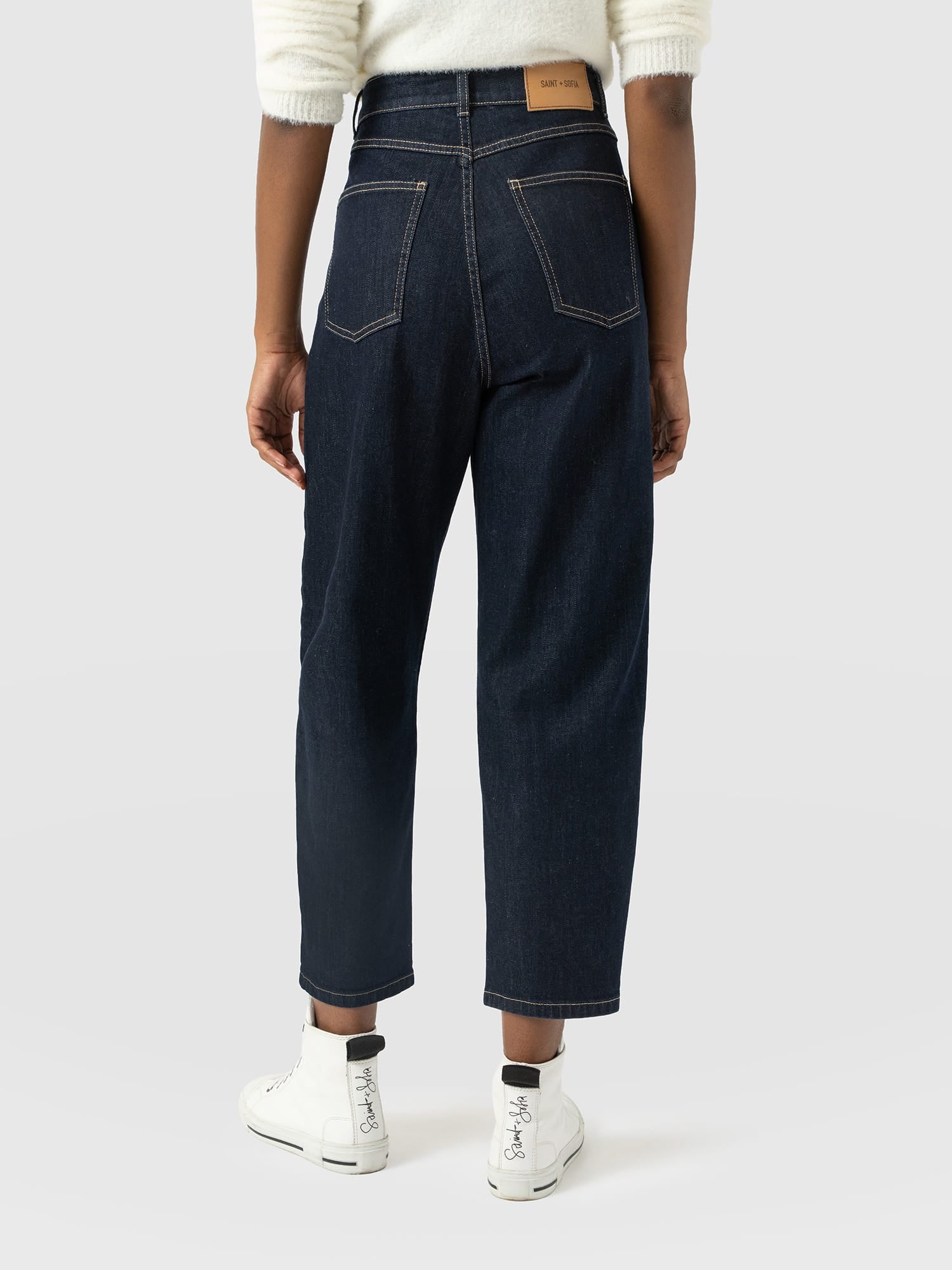 Barrel Leg Jean - Indigo - Women's Jeans | Saint and Sofia® EU
