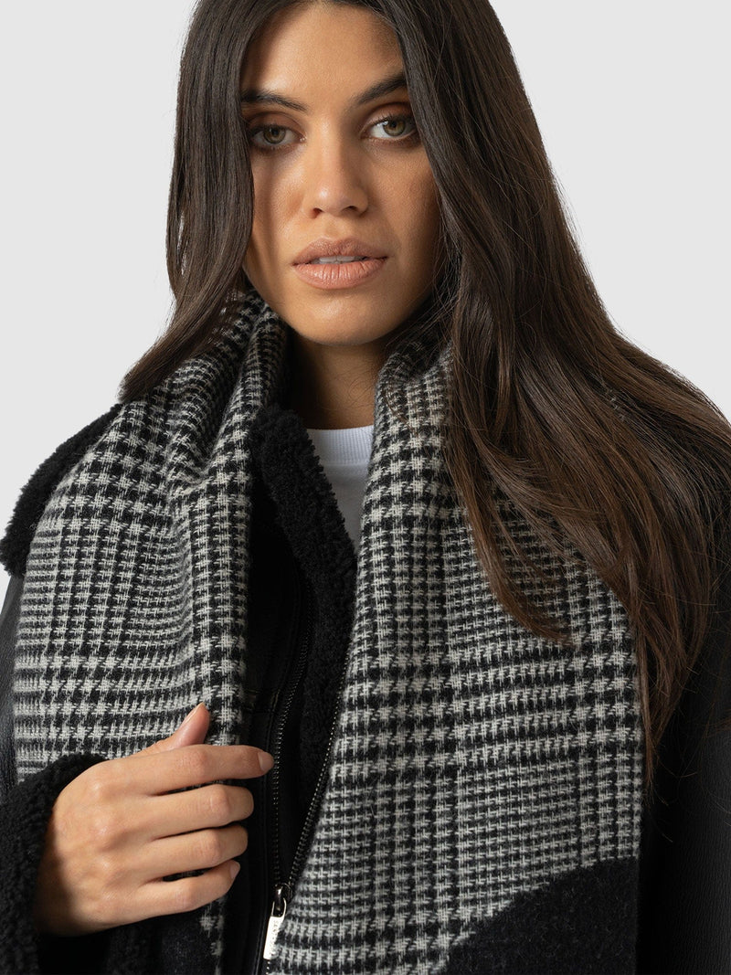 Blake Skull Scarf Black - Women's Scarves | Saint + Sofia® EU