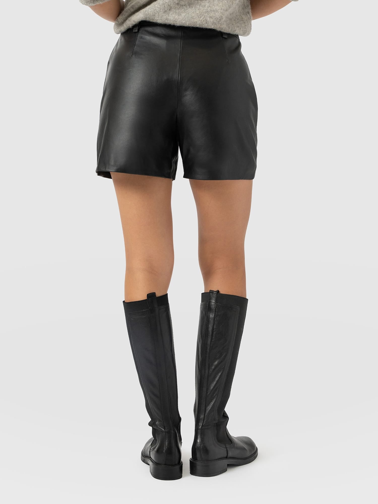 Bonham Leather Short Black - Women's Shorts | Saint and Sofia® EU