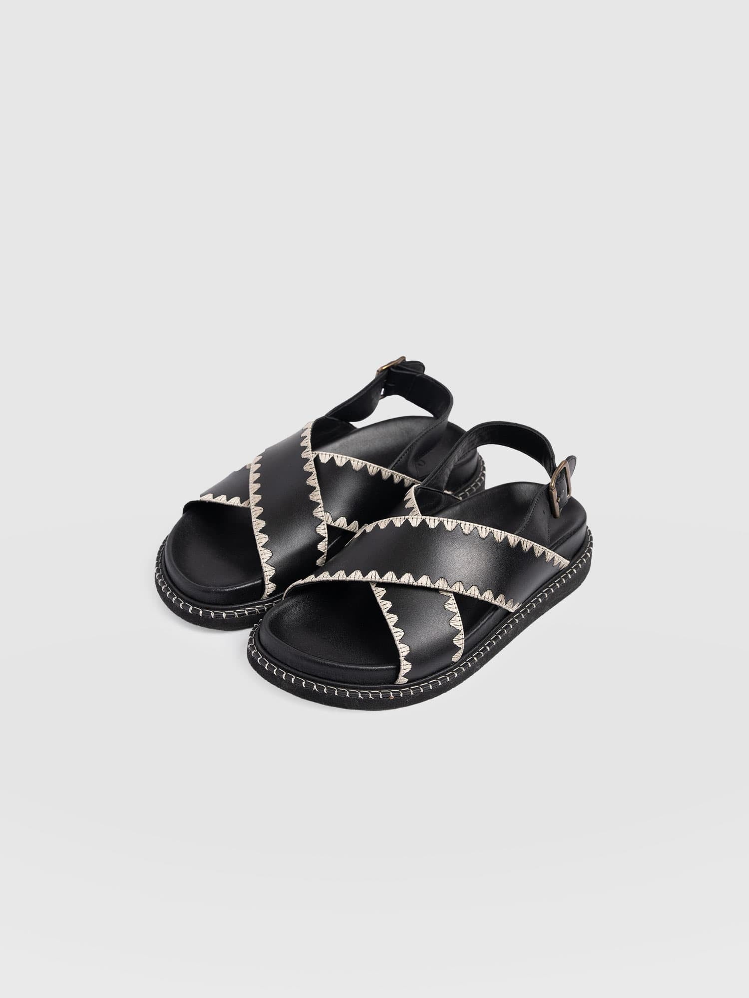 Bonnie Cross Over Sandals - Black - Women's Shoes | Saint + Sofia® EU