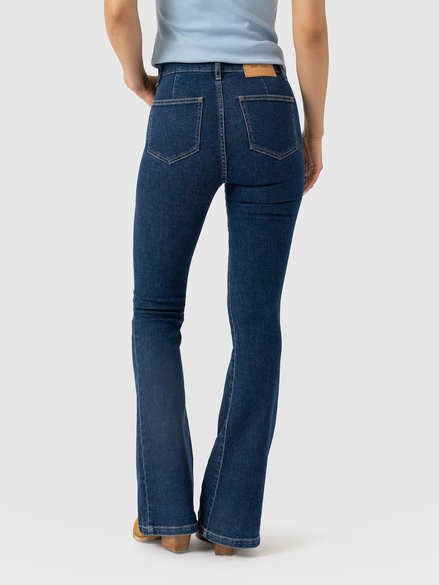 Bowie Stretch Flare Jeans Mid Blue - Women's Jeans | Saint and Sofia® EU