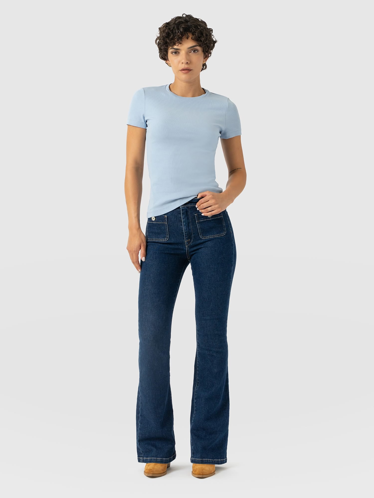 Bowie Stretch Flare Jeans Mid Blue - Women's Jeans | Saint and Sofia® EU