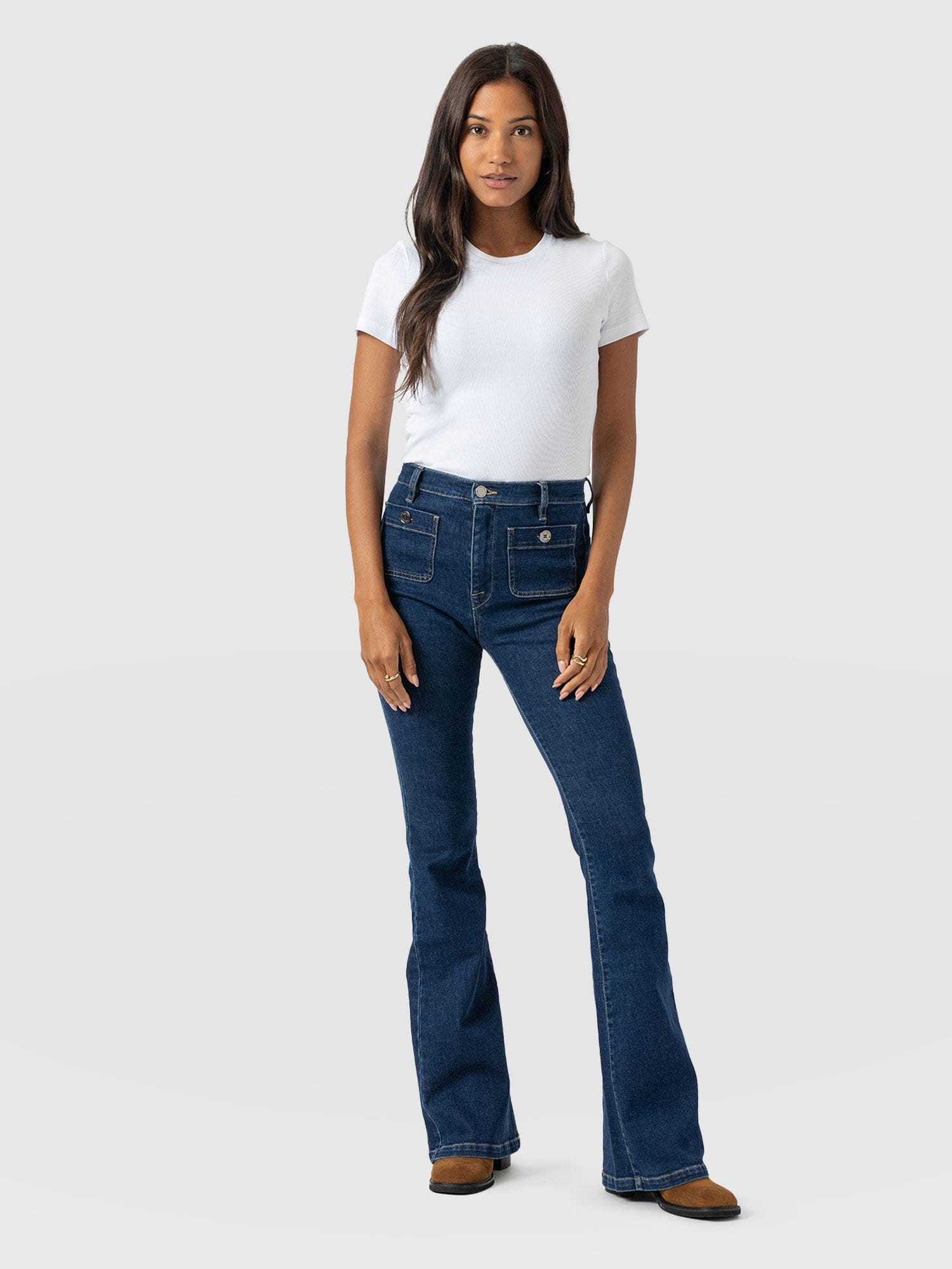 Bowie Stretch Flare Jeans Mid Blue - Women's Jeans | Saint + Sofia® EU