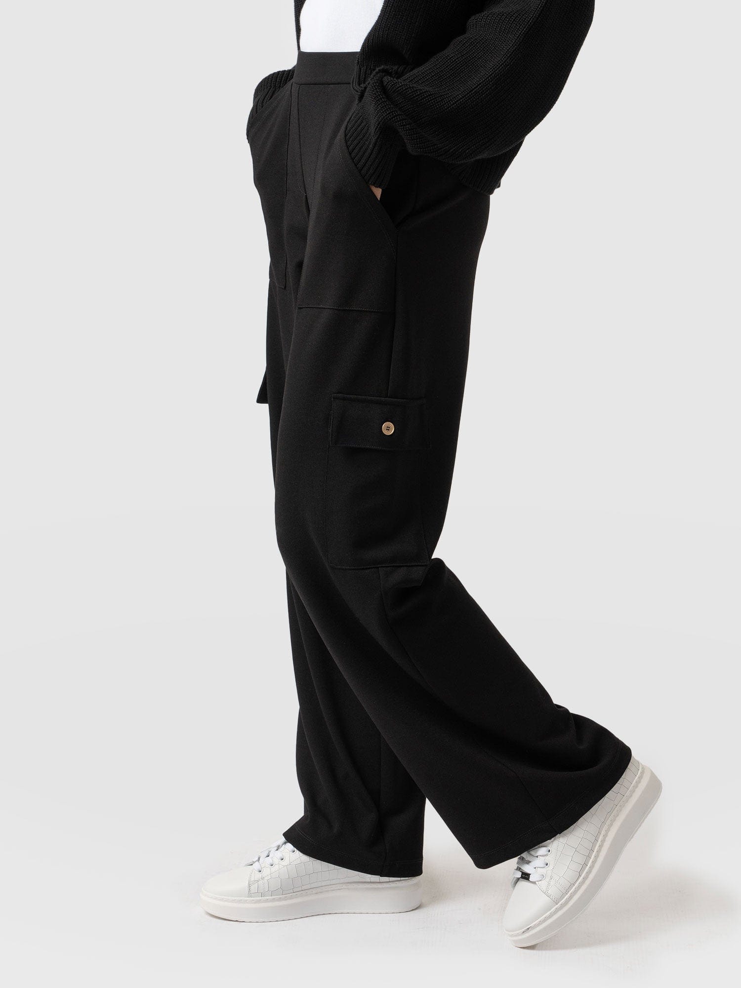 Cargo Chelsea Wide Leg Pant Black - Women's Trousers | Saint + Sofia® EU