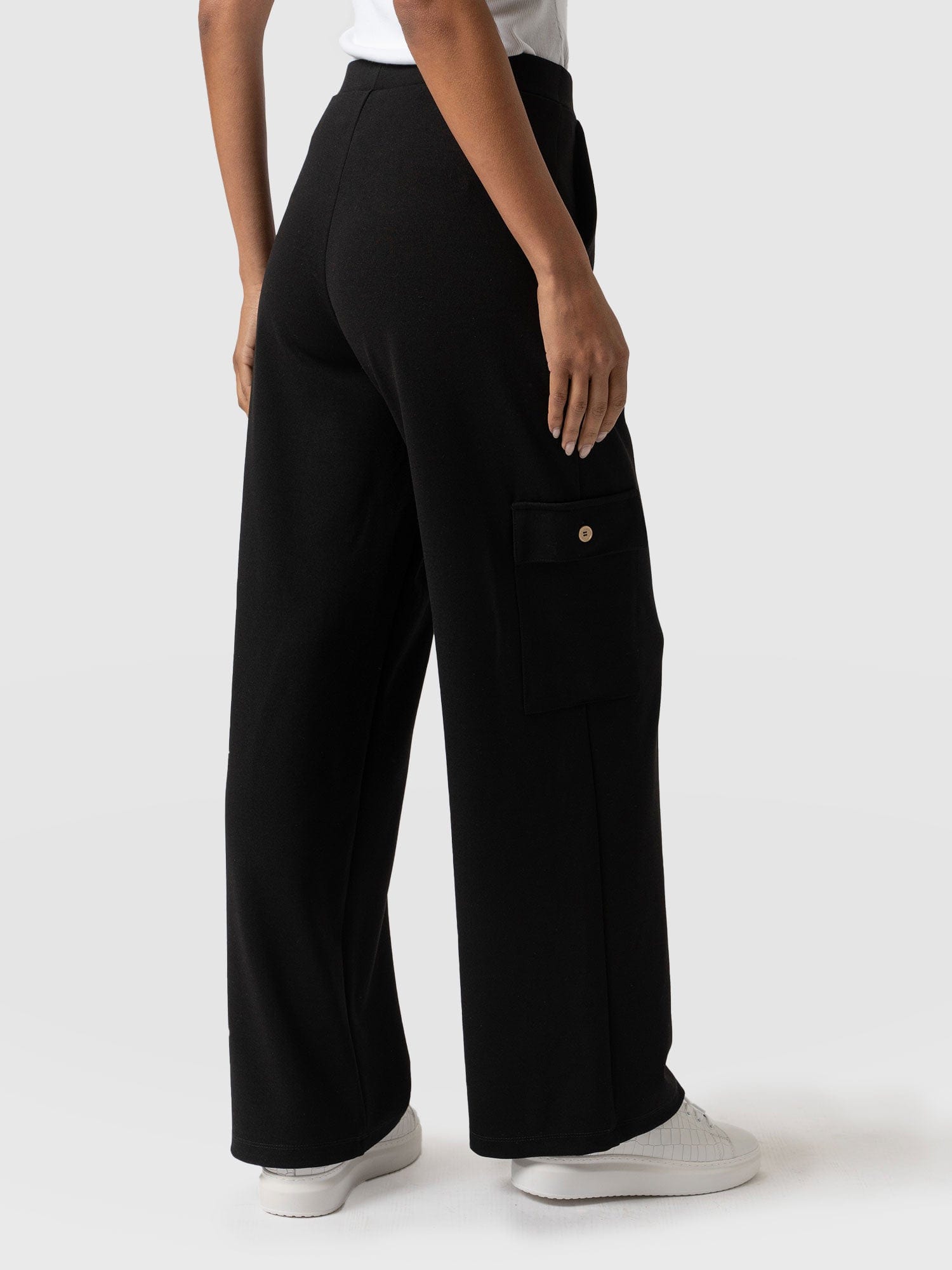 Cargo Chelsea Wide Leg Pant Black - Women's Trousers | Saint + Sofia® EU