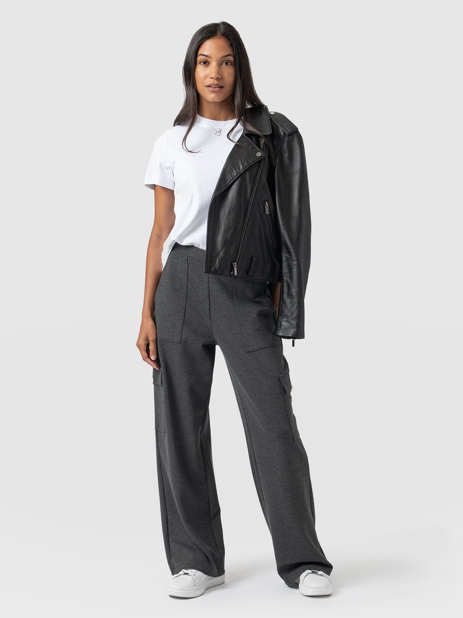 Cargo Chelsea Wide Leg Pant Charcoal - Women's Trousers | Saint + Sofia® EU