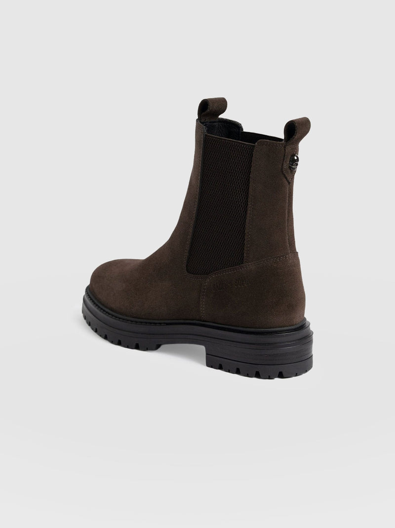 Carnaby Chelsea Boot - Chocolate Suede - Women's Shoes | Saint + Sofia® EU