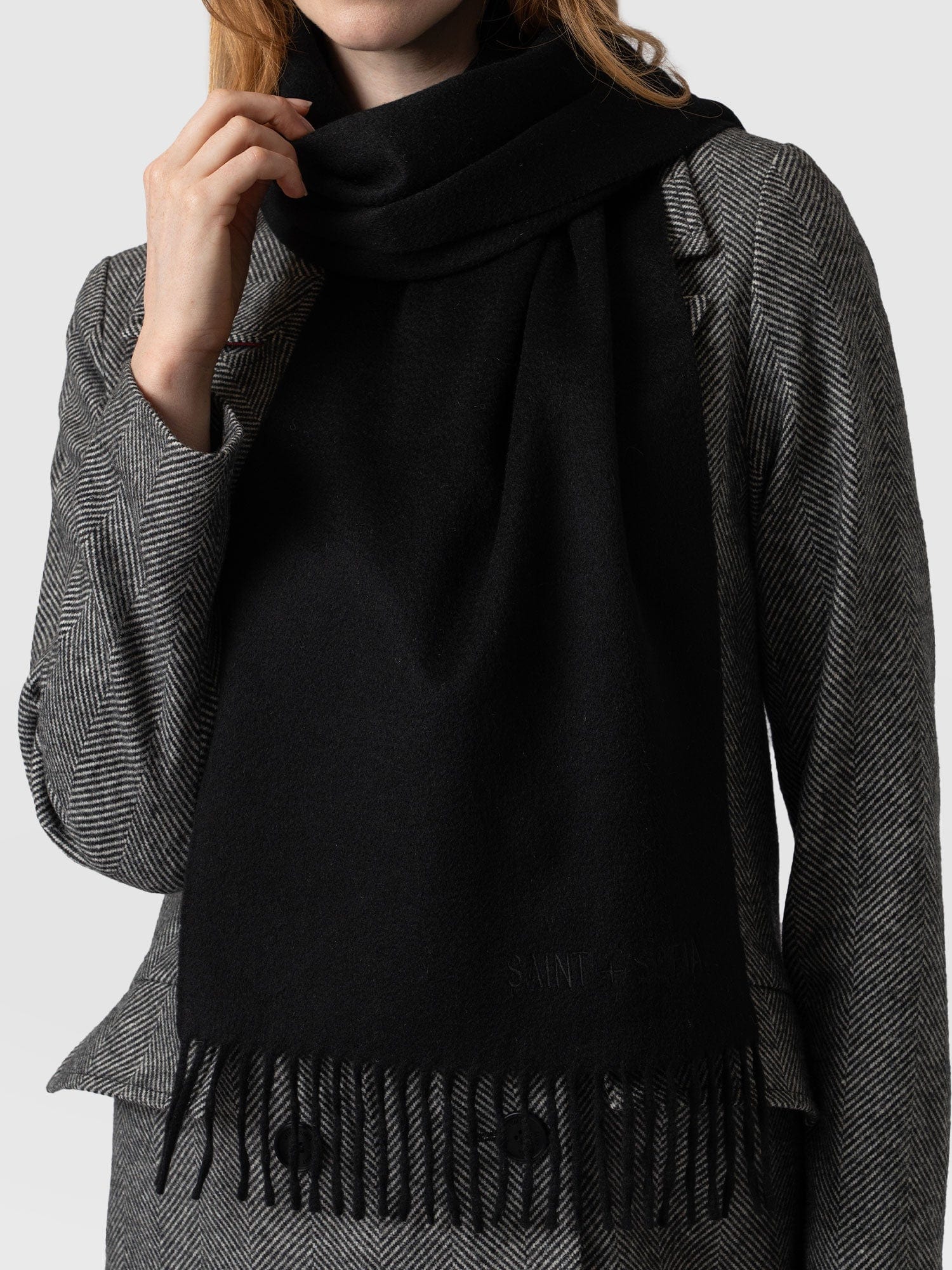 Cashmere Scarf Black - Women's Scarf | Saint + Sofia® EU