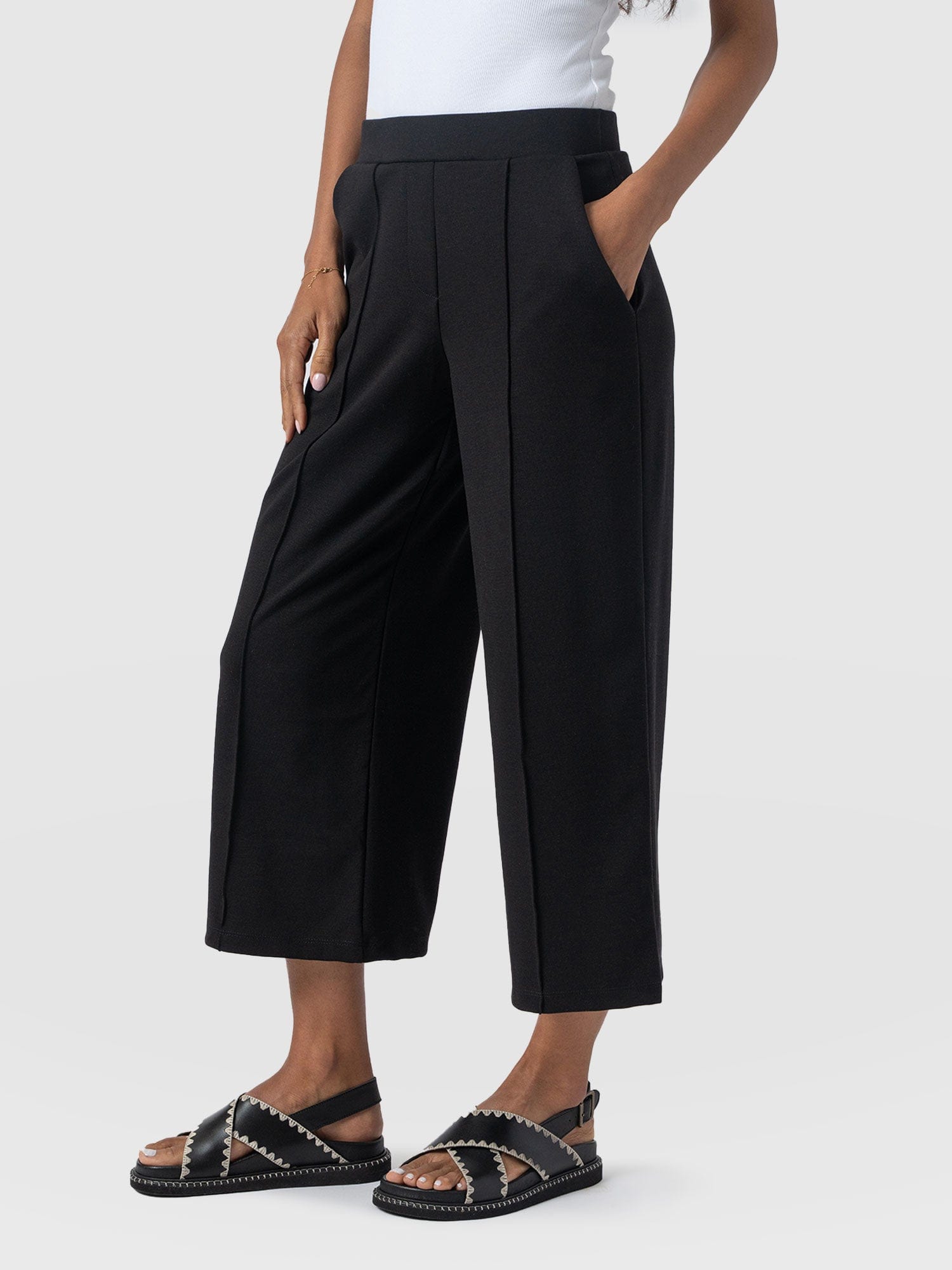 Keller Crop Pant Black - Women's Culottes | Saint and Sofia® EU