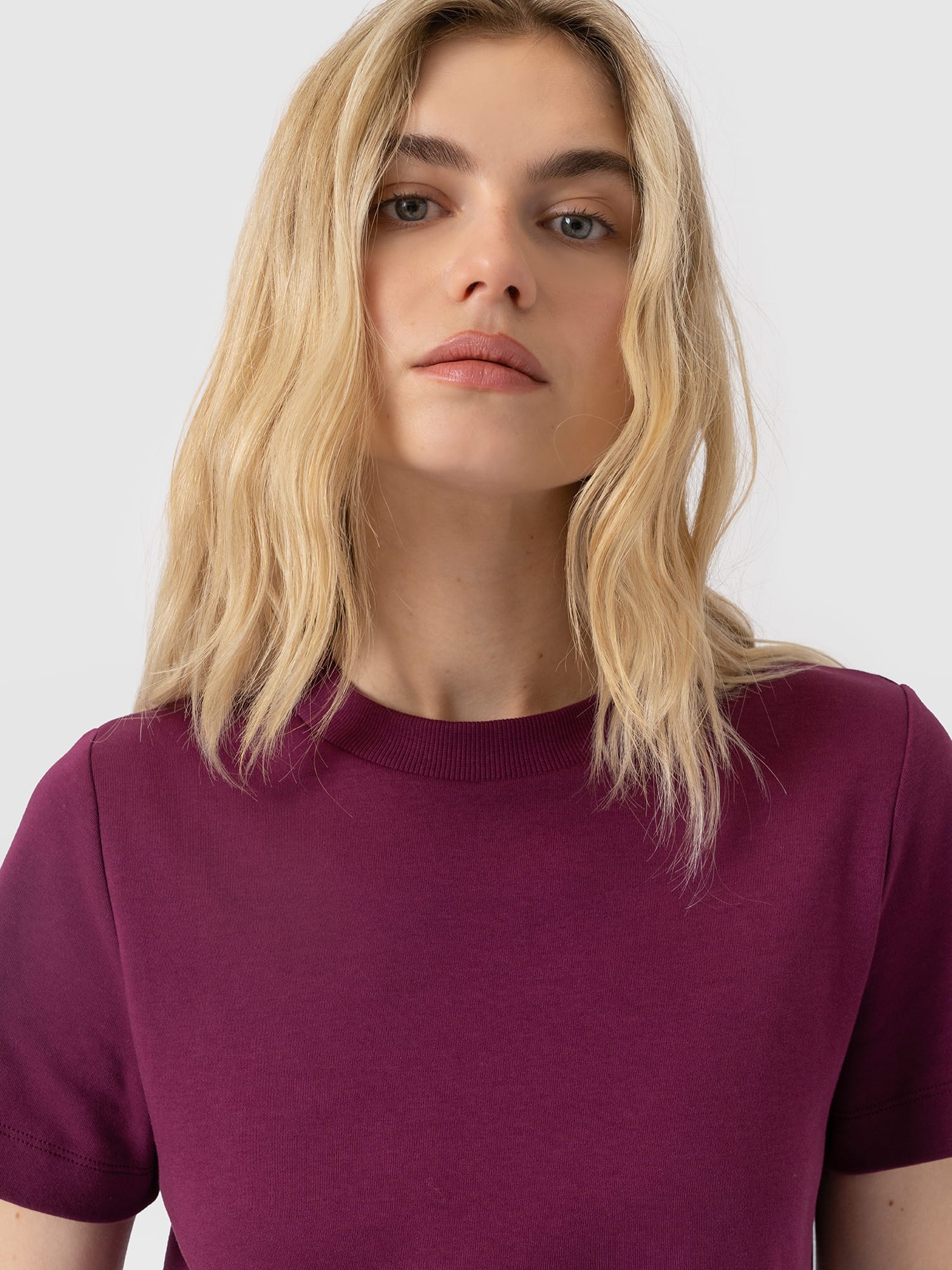 Chelsea Crew Neck Tee - Plum - Women's T-shirts | Saint and Sofia® EU