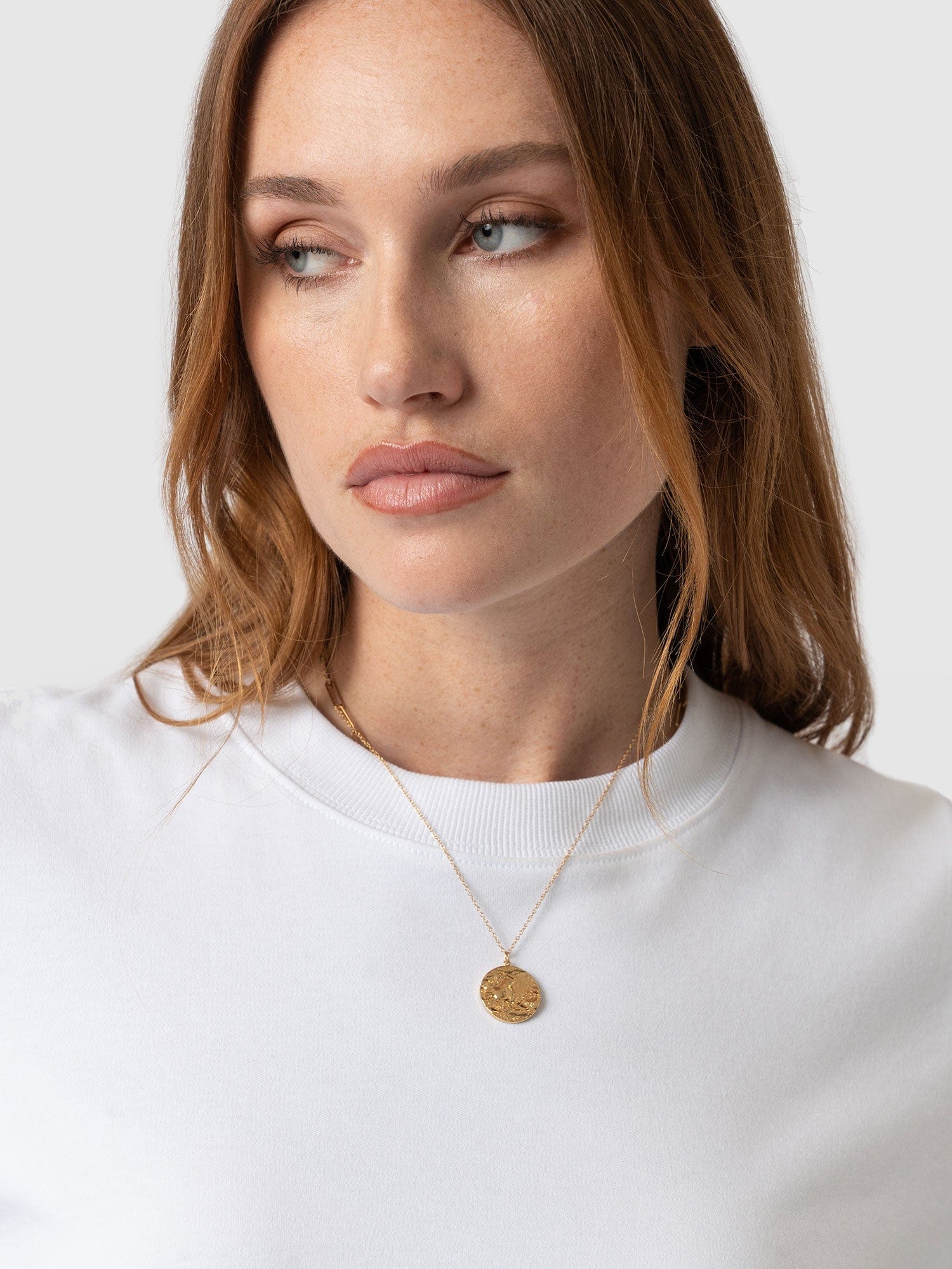 Chelsea Crew Neck Tee White - Women's T-Shirts | Saint and Sofia® EU