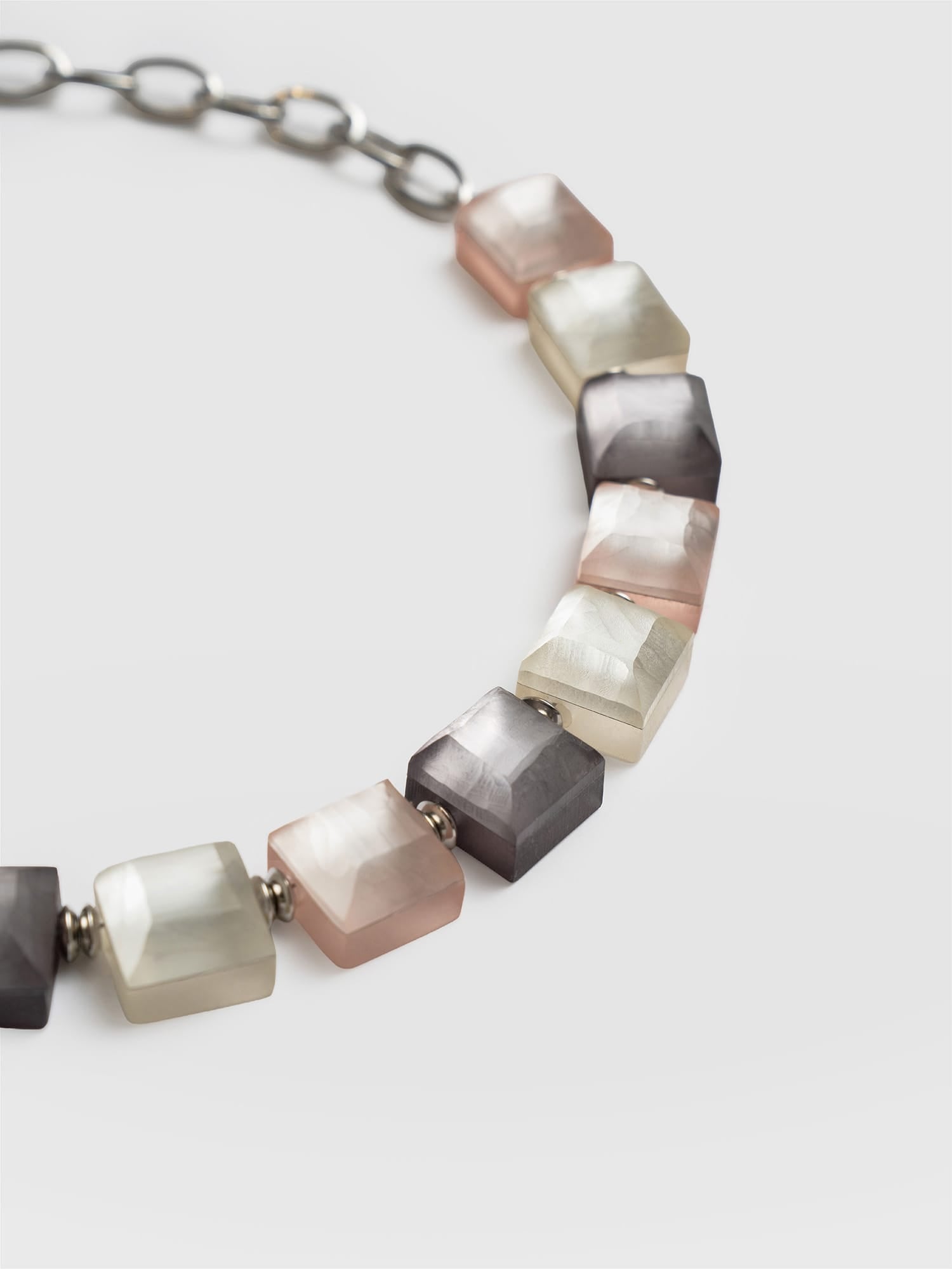 Cube Beaded Necklace - Champagne - Women's Jewellerys | Saint and Sofia® EU