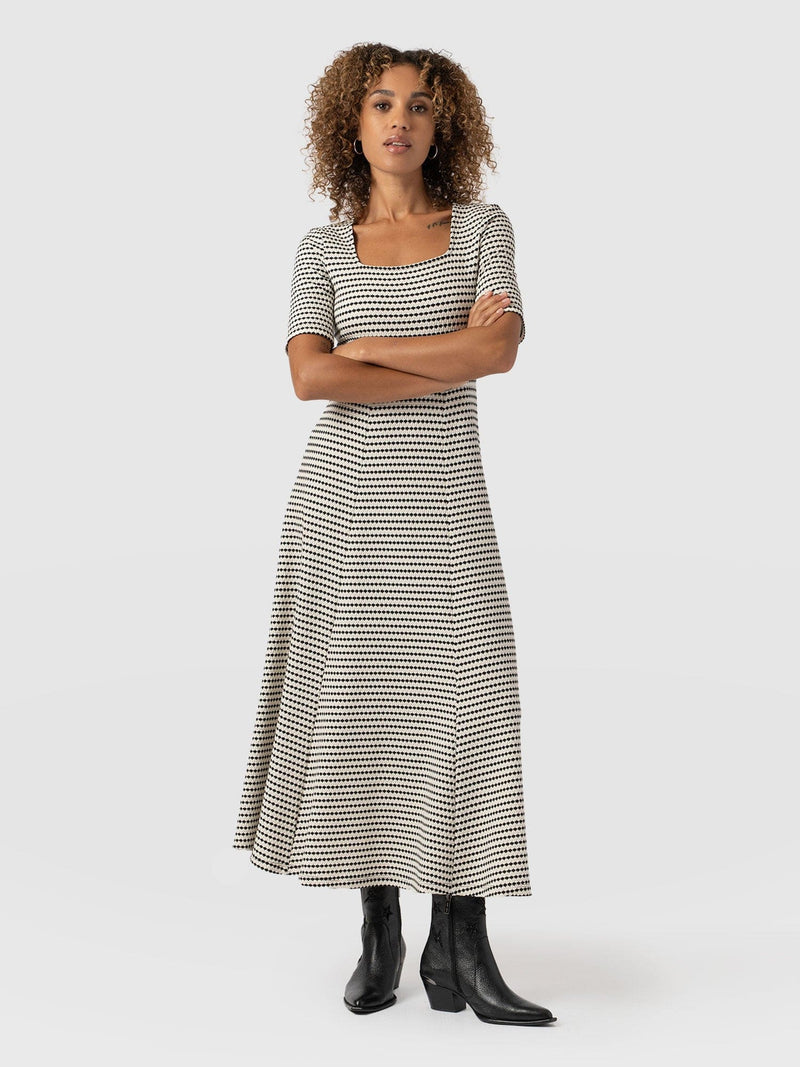 Darcey Short Sleeve Flared Dress Monochrome Jacquard - Women's Dresses | Saint + Sofia® EU