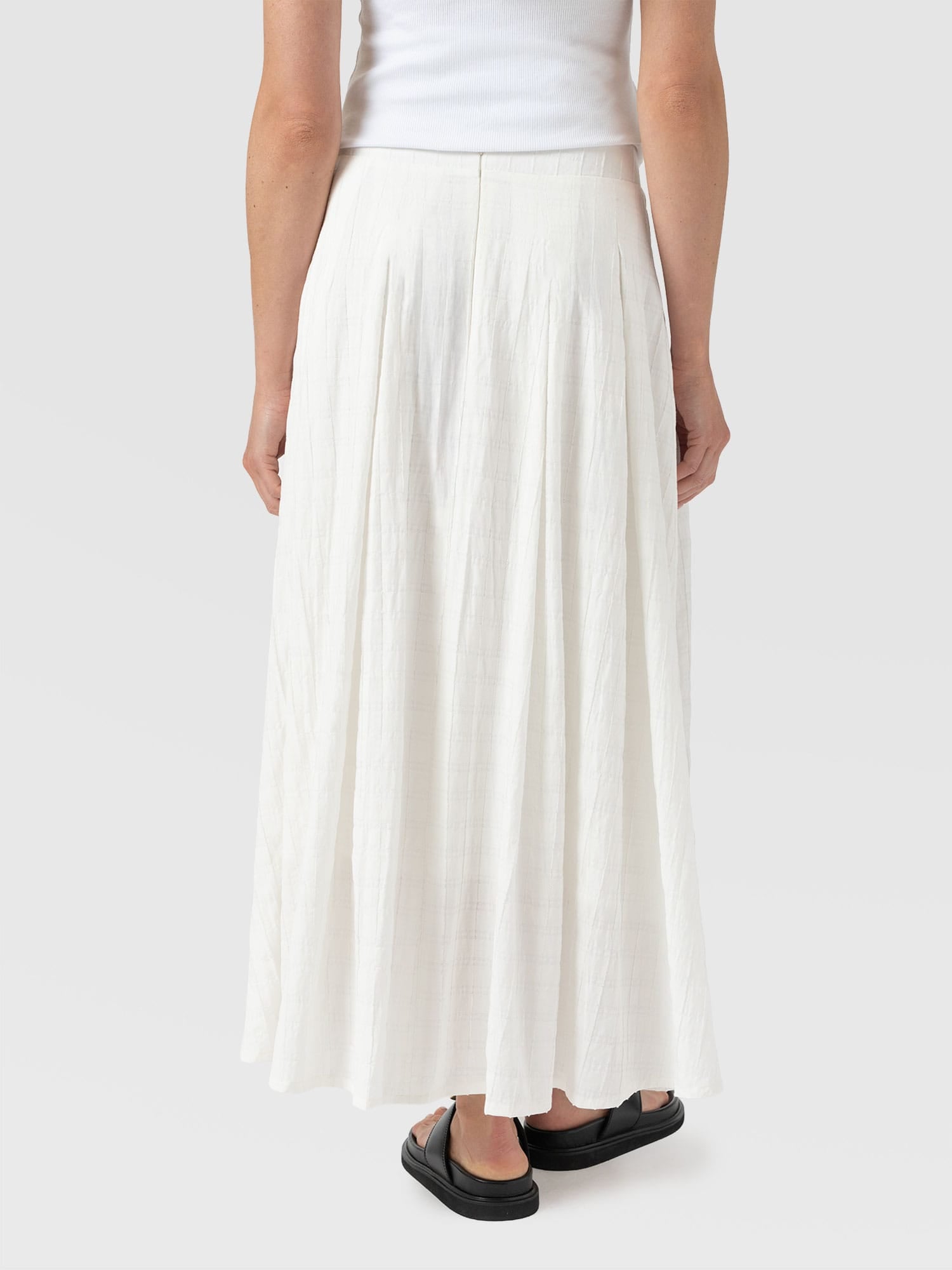 Eliza Pleated Skirt - White Textured - Women's Skirts | Saint + Sofia® EU