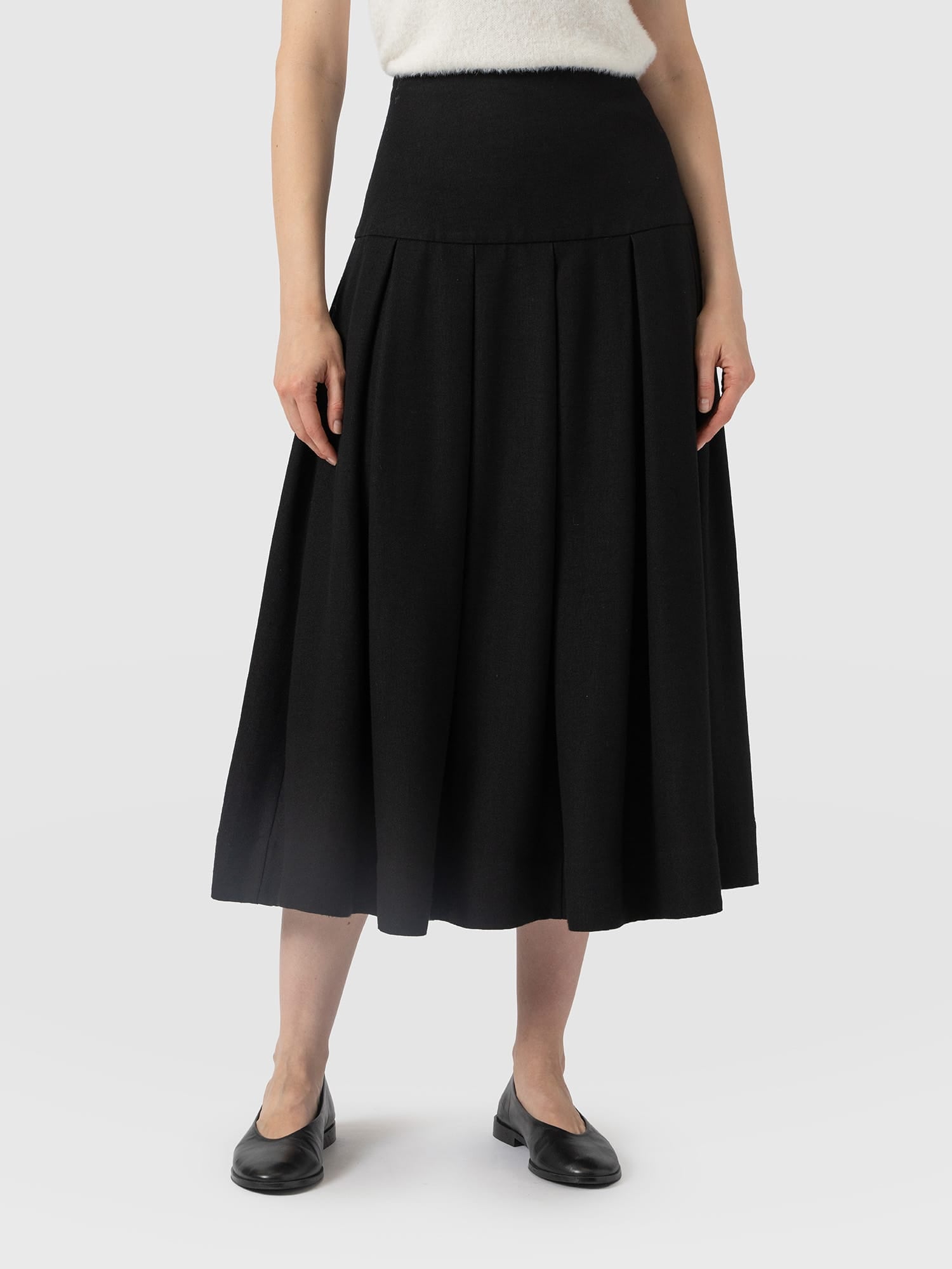 Everly Pleated Skirt - Black - Women's Skirts | Saint and Sofia® EU