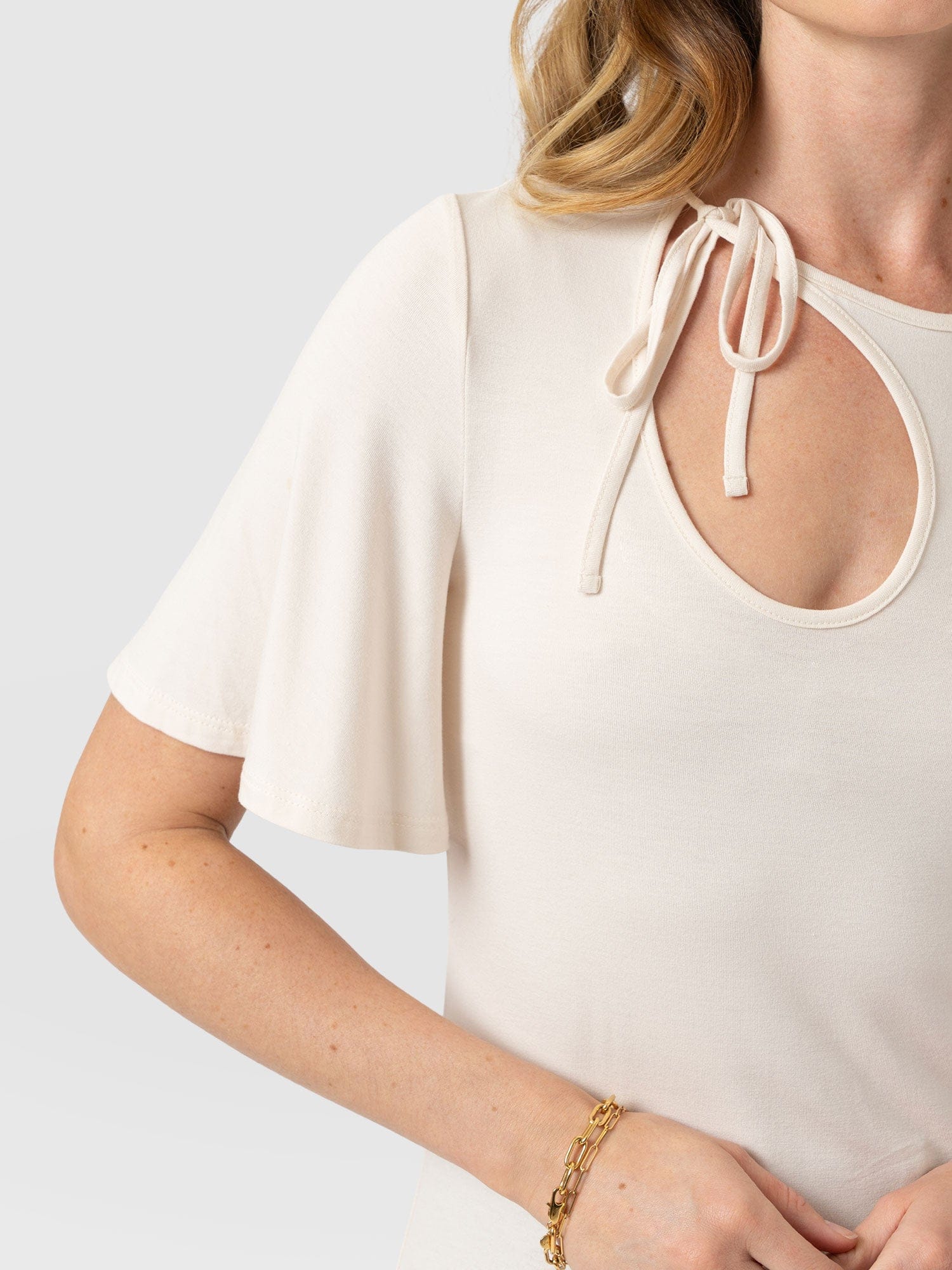 Freya Tie Tee - Cream - Women's T-shirts | Saint + Sofia® EU