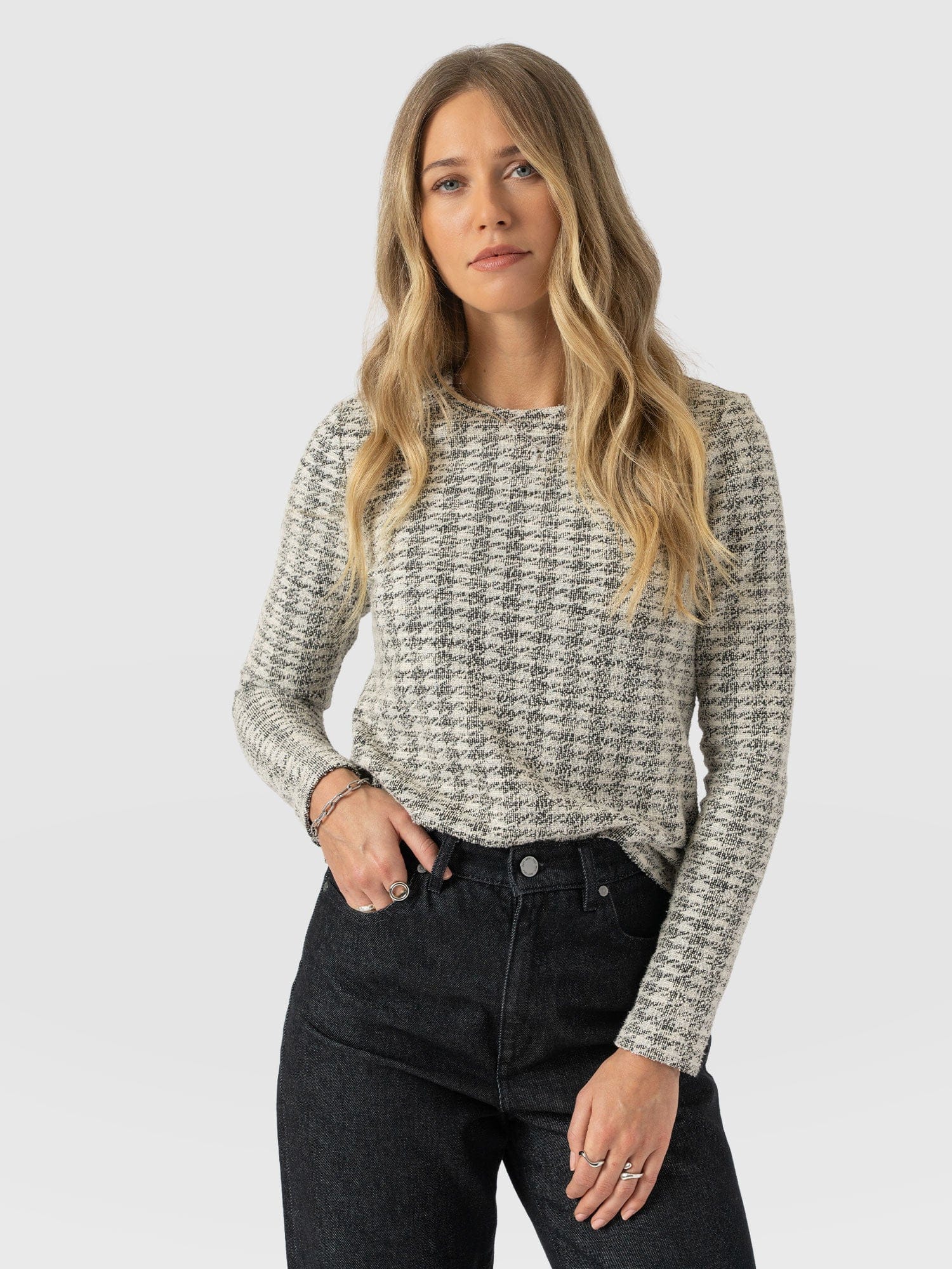 Glen Crew Neck Tee Long Sleeve - Cream Boucle - Women's T-shirts | Saint and Sofia® EU