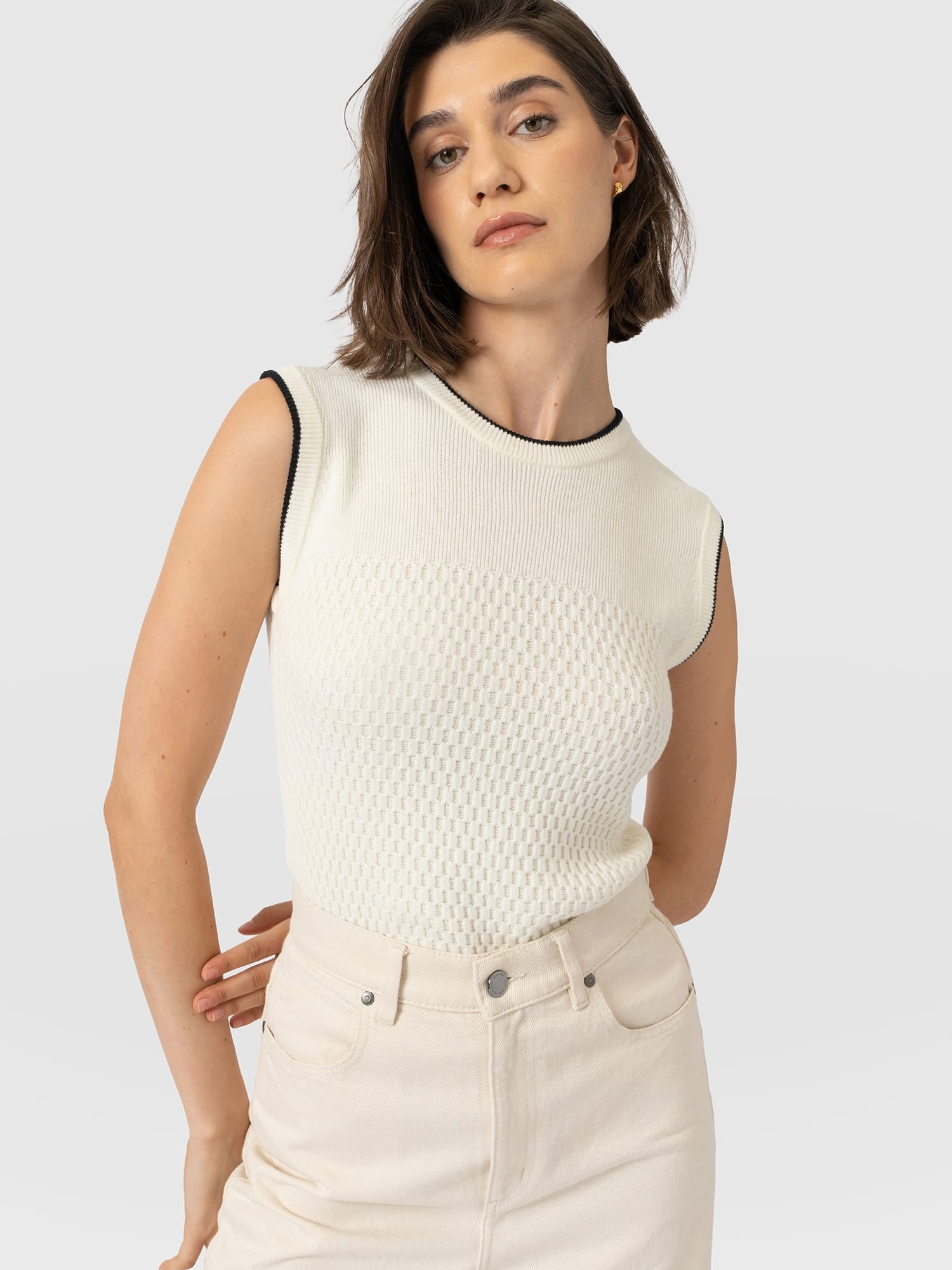 Honeycomb Sleeveless Rib Knit - Cream - Women's Knitwears | Saint and Sofia® EU