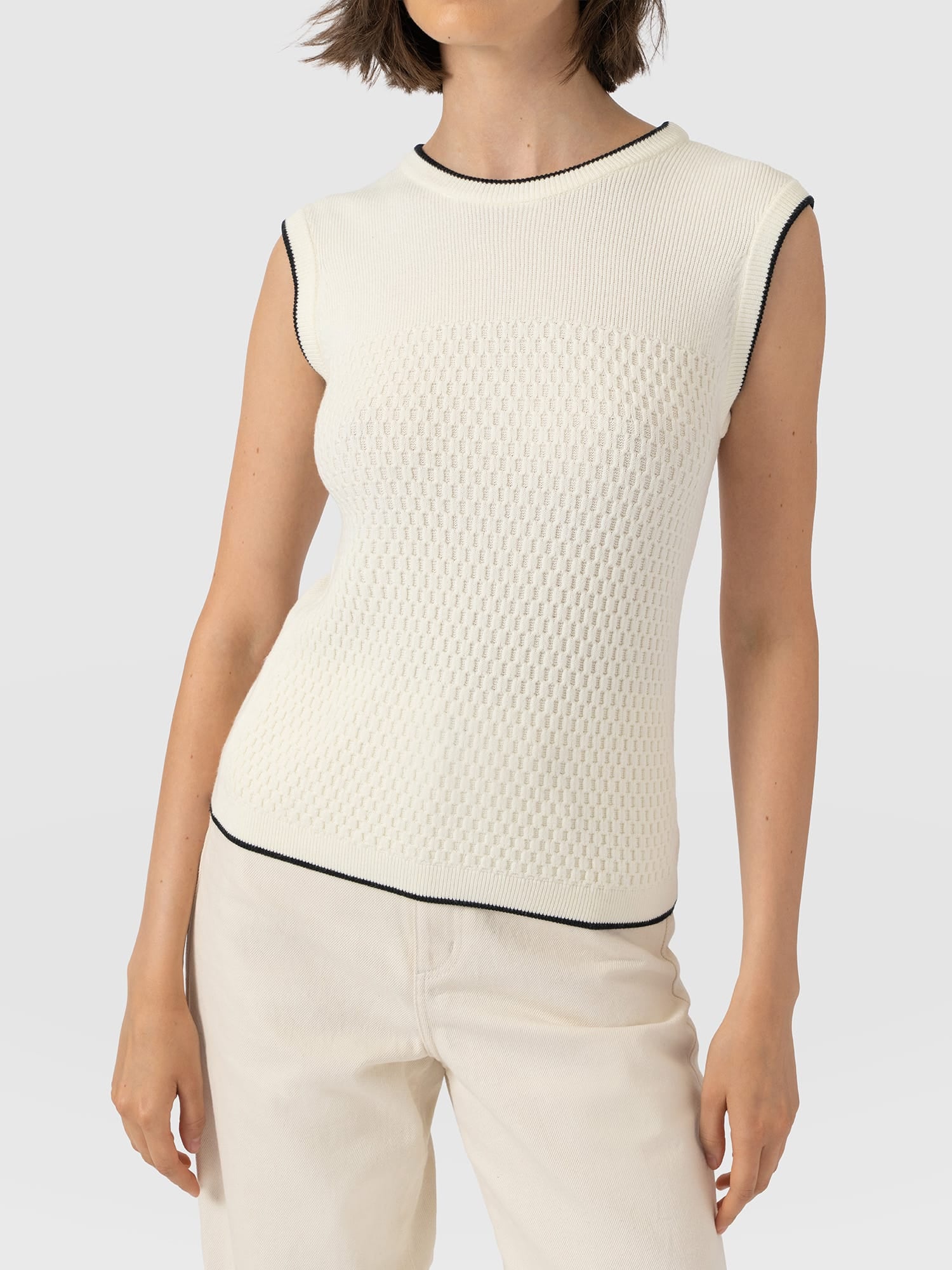 Honeycomb Sleeveless Rib Knit - Cream - Women's Knitwears | Saint and Sofia® EU