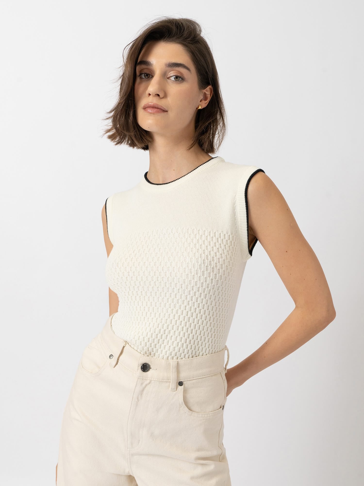 Honeycomb Sleeveless Rib Knit - Cream - Women's Knitwears | Saint and Sofia® EU