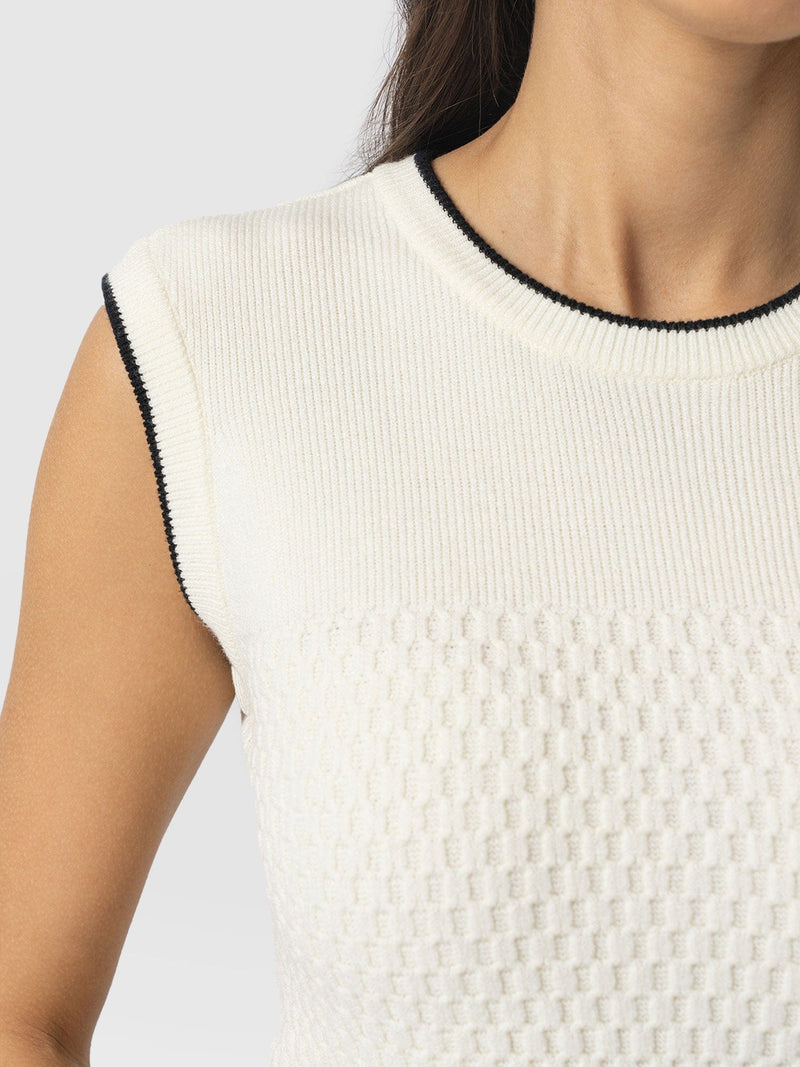 Honeycomb Sleeveless Rib Knit - Cream - Women's Knitwears | Saint + Sofia® EU