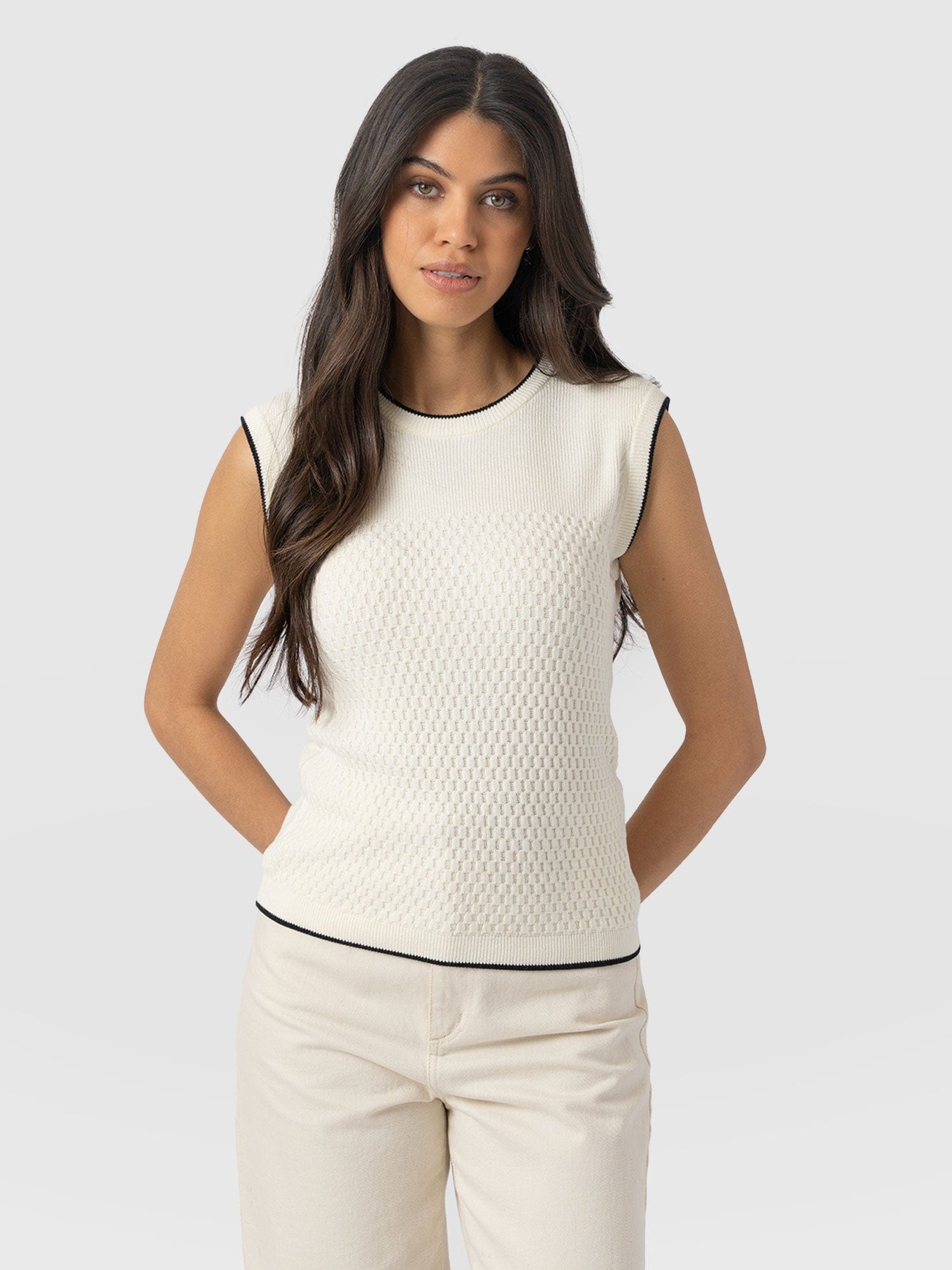 Honeycomb Sleeveless Rib Knit - Cream - Women's Knitwears | Saint + Sofia® EU