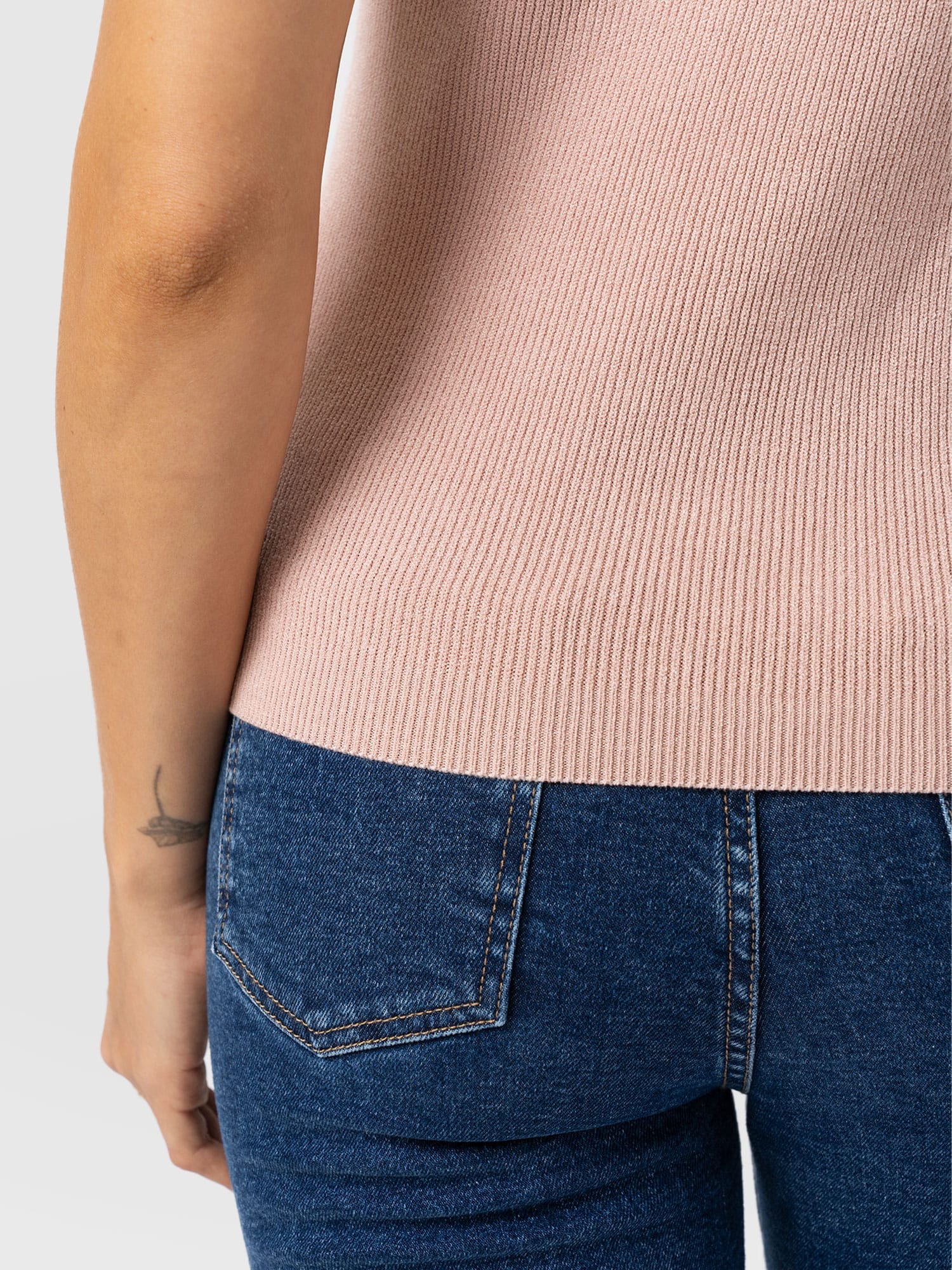 Honeycomb Sleeveless Rib Knit - Pale Pink - Women's Knitwears | Saint and Sofia® EU