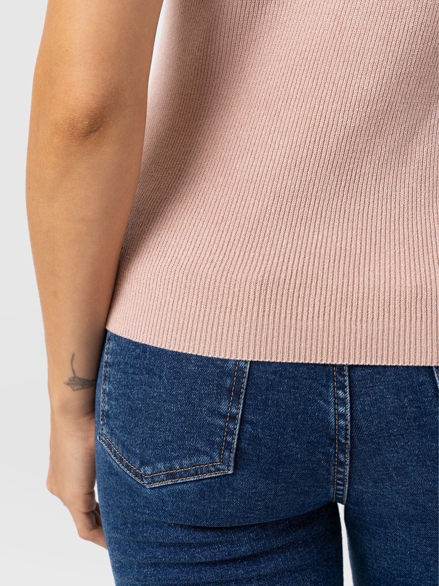 Honeycomb Sleeveless Rib Knit - Pale Pink - Women's Knitwears | Saint and Sofia® EU