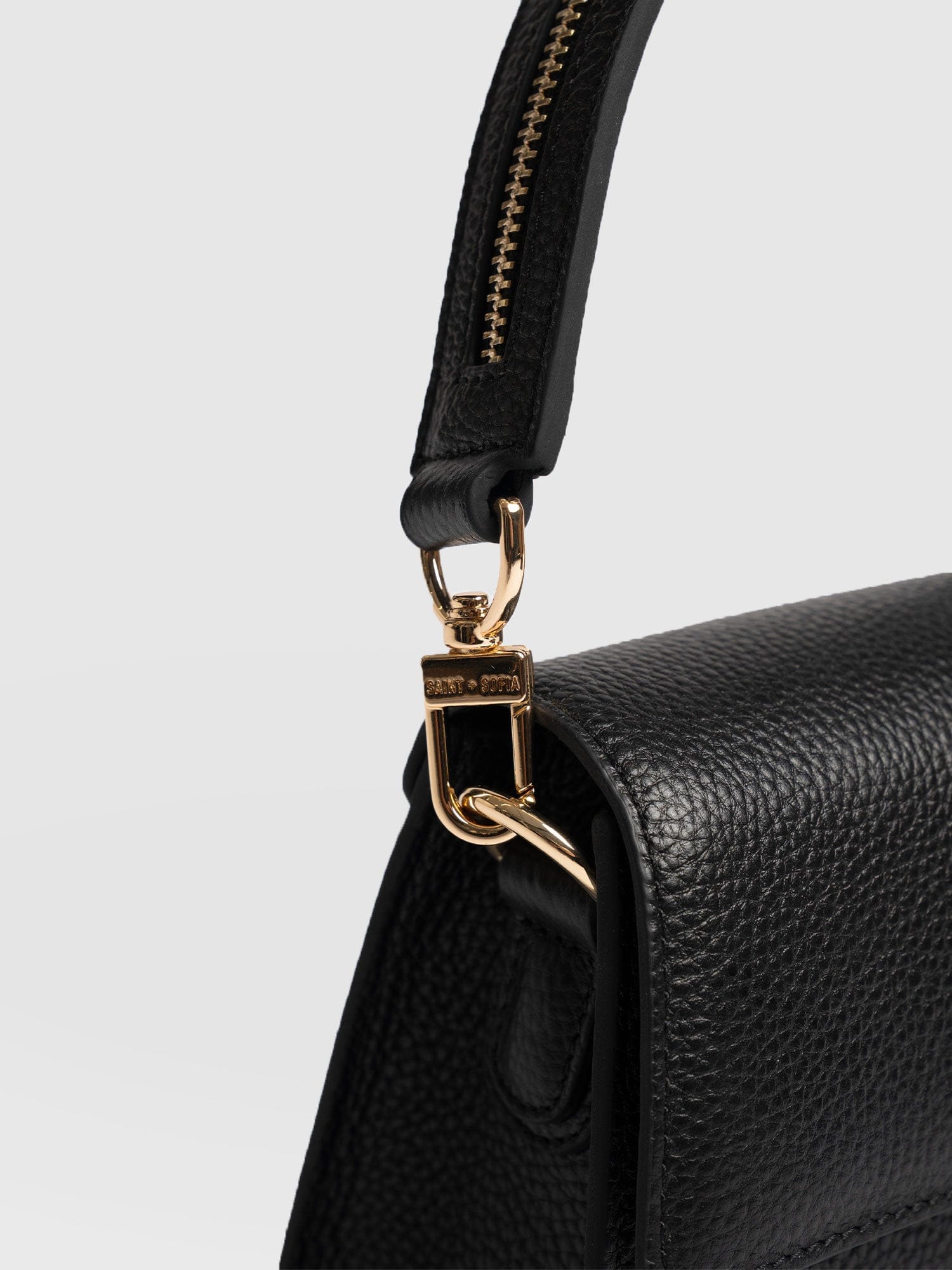Lennox Half Flap Bag - Black - Women's Handbags | Saint + Sofia® EU