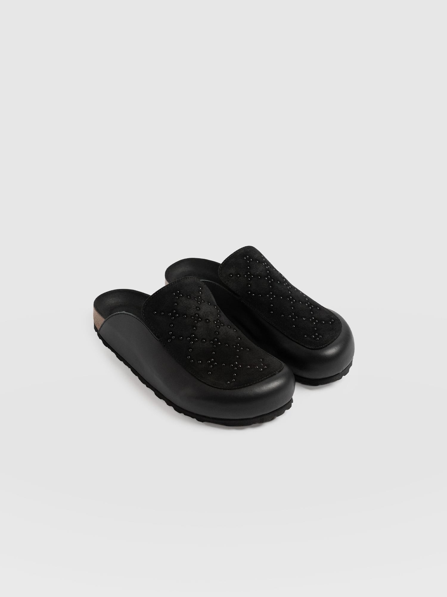 Lottie Studded Clogs Black - Women's Shoes | Saint + Sofia® EU