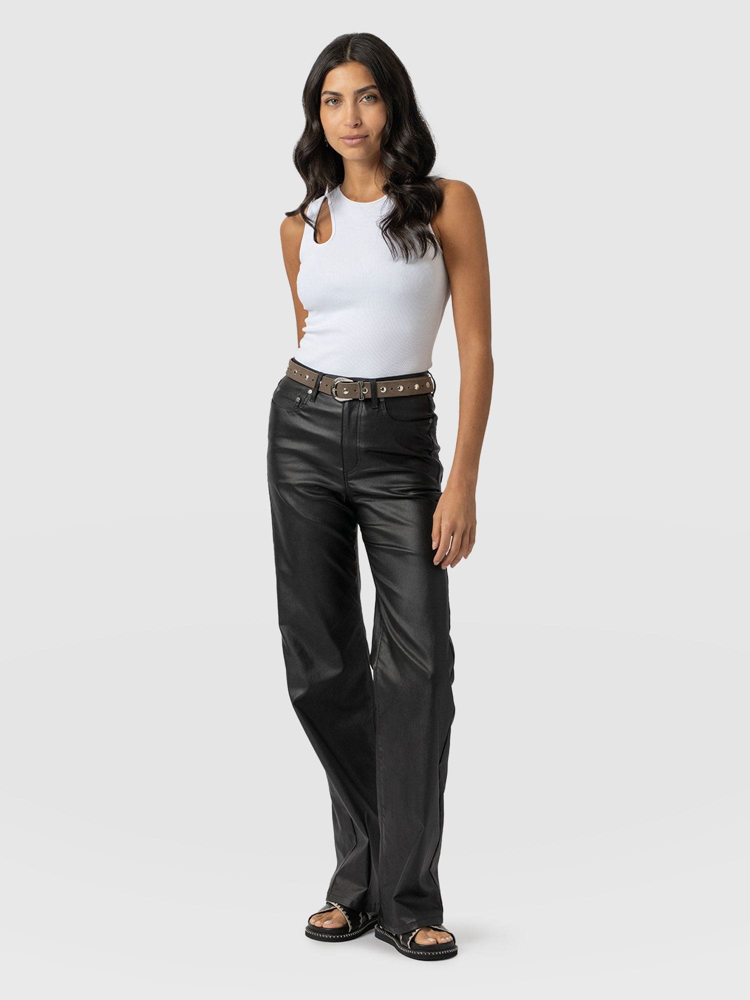 Maeve Wide Leg Pant - Black Coated - Women's Trousers | Saint + Sofia® EU