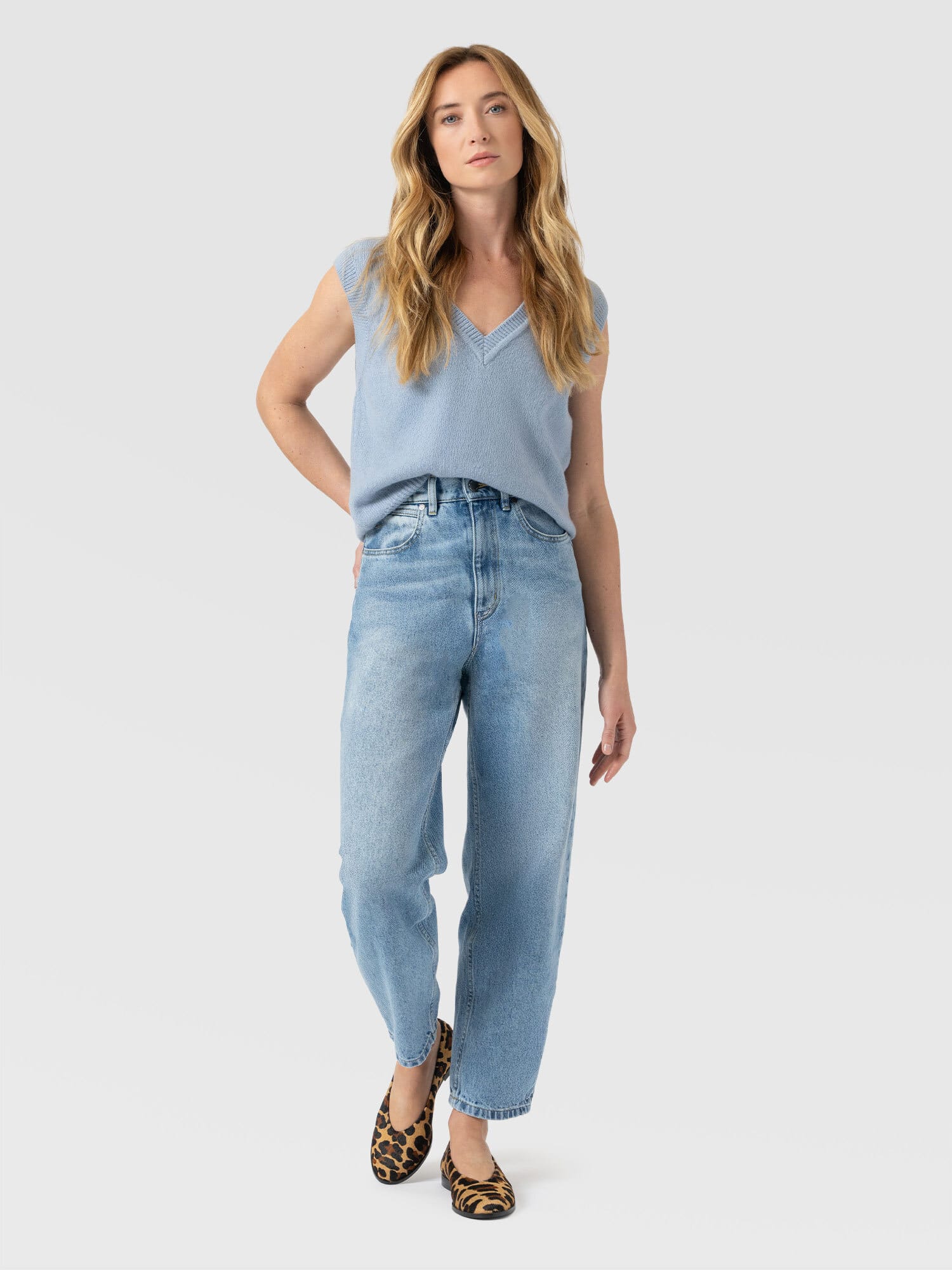 Oxford Cashmere V Neck Sleeveless Knit - Blue - Women's Jumpers | Saint + Sofia® EU