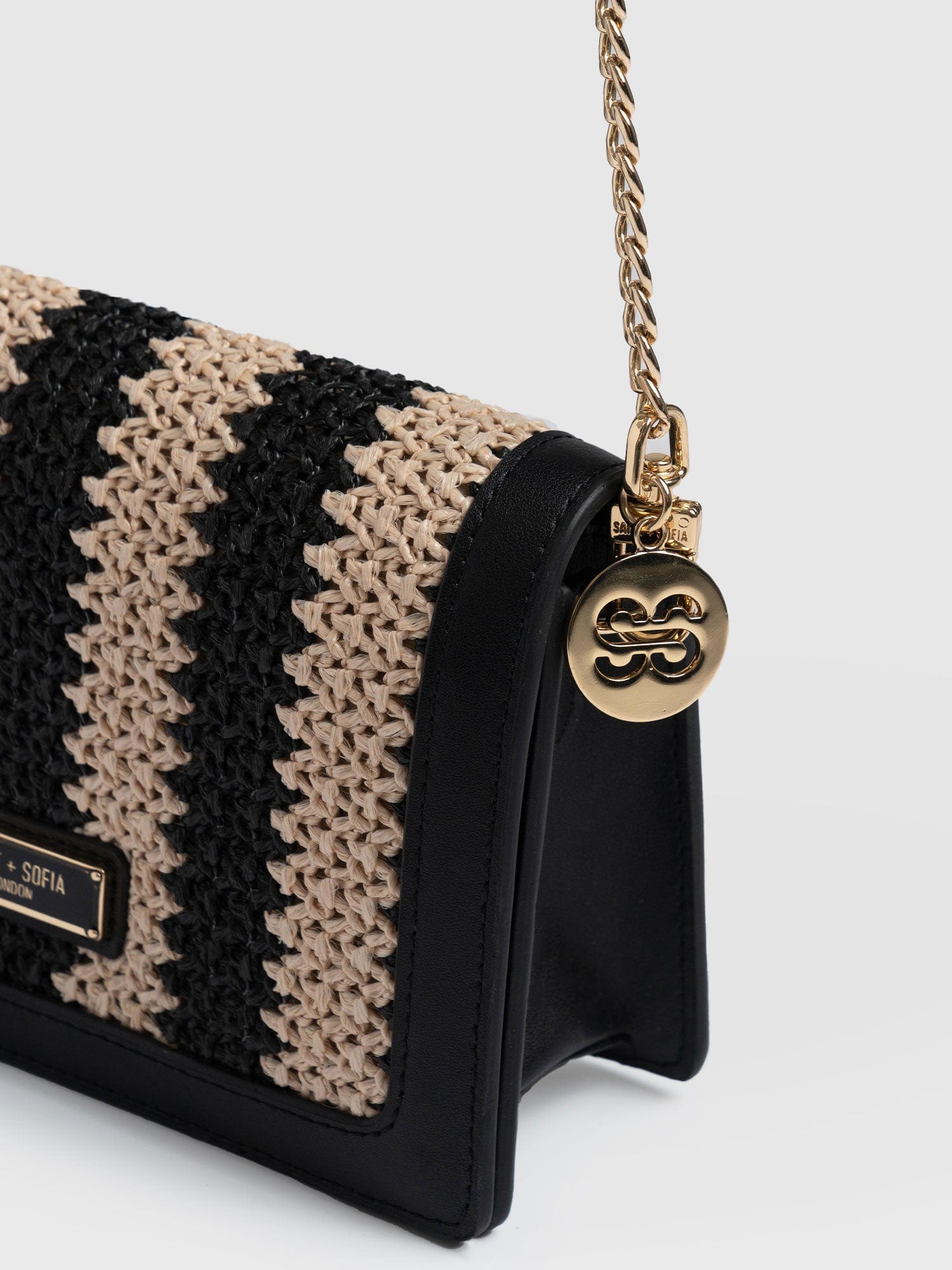 Primrose Wallet on Chain - Beige/Black Raffia - Women's Bags | Saint + Sofia® EU