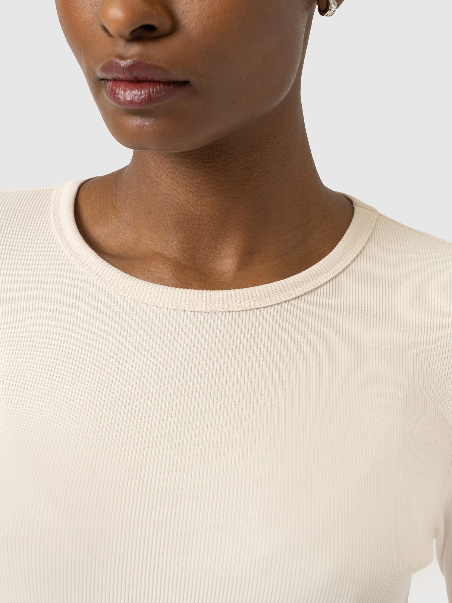 Ribbed Long Sleeve Tee - Cream - Women's T-shirts | Saint and Sofia® EU