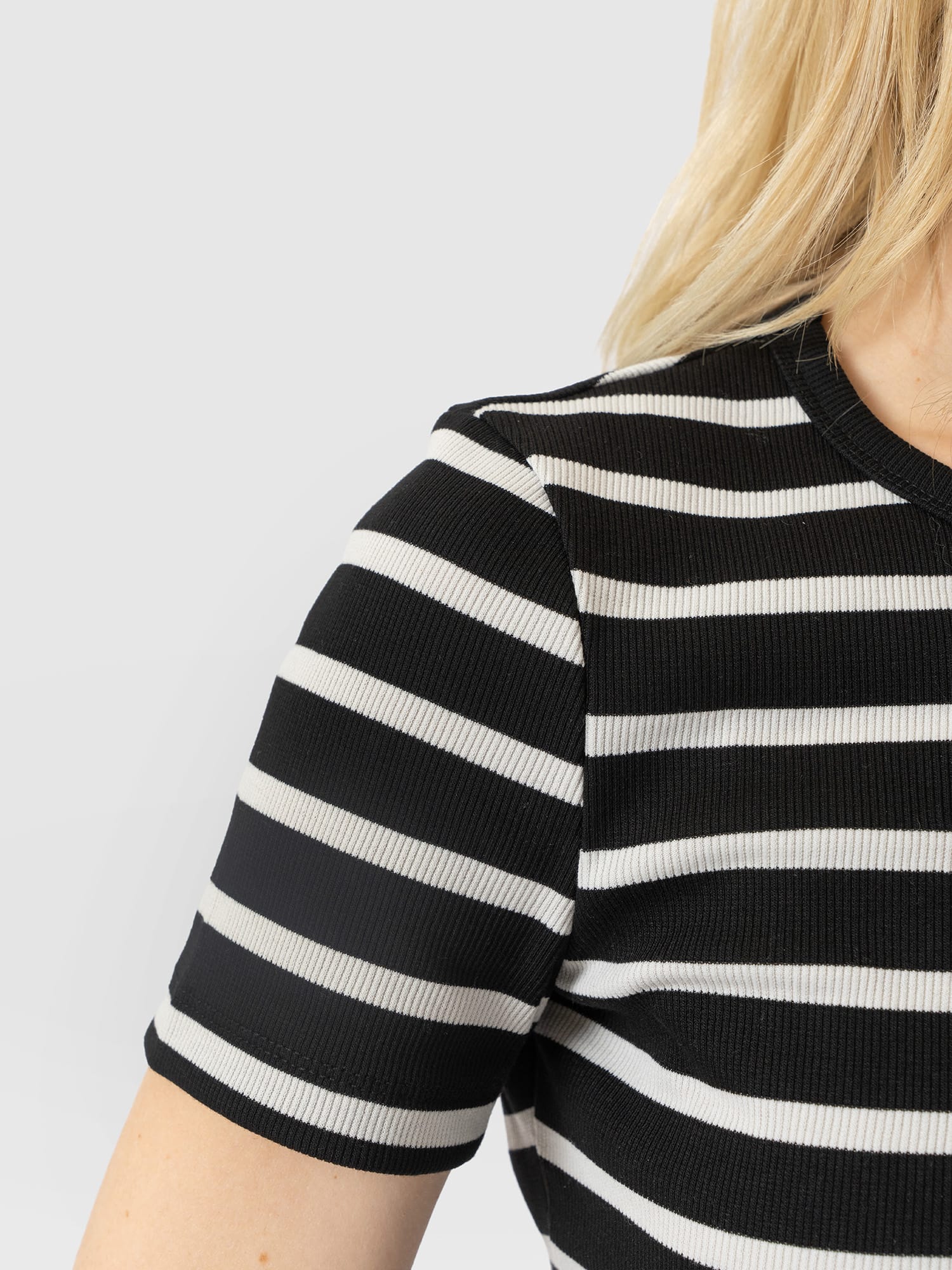 Ribbed Short Sleeve Tee - Black Stripe - Women's T-shirts | Saint and Sofia® EU