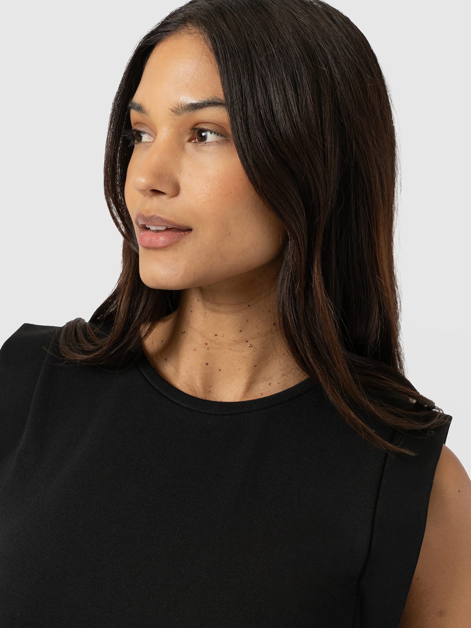 Rowan Tee - Black - Women's Jumpers | Saint + Sofia® EU