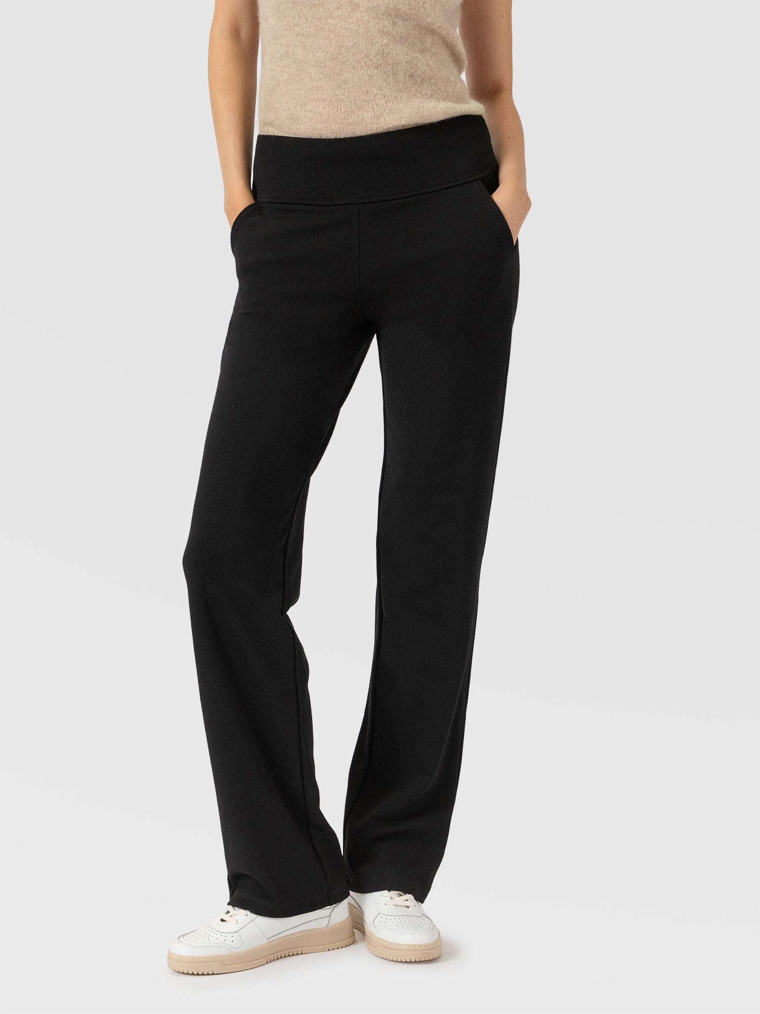 Runway Pant Black - Women's Trousers | Saint and Sofia® EU