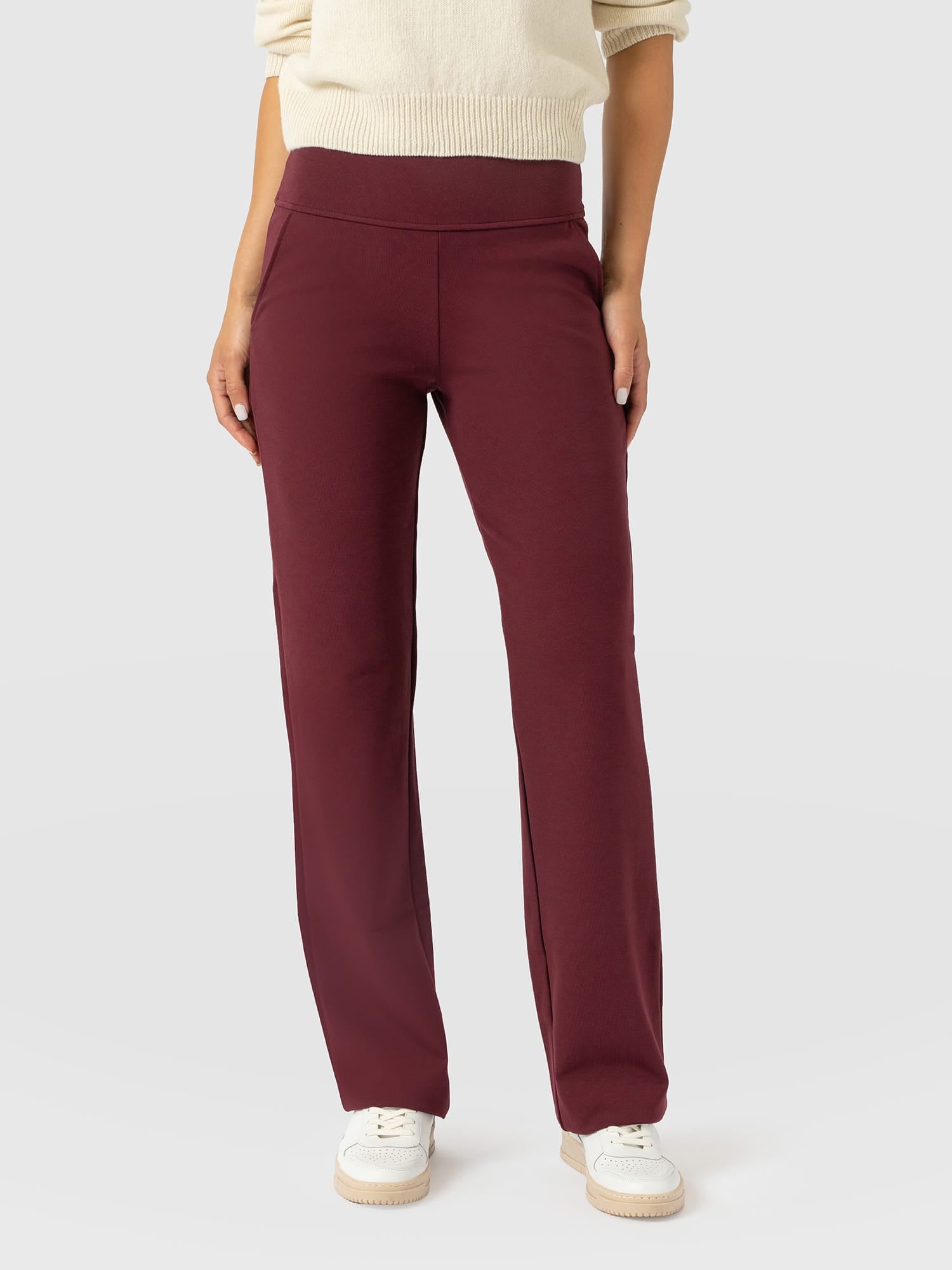 Runway Pant Burgundy - Women's Trousers | Saint and Sofia® EU